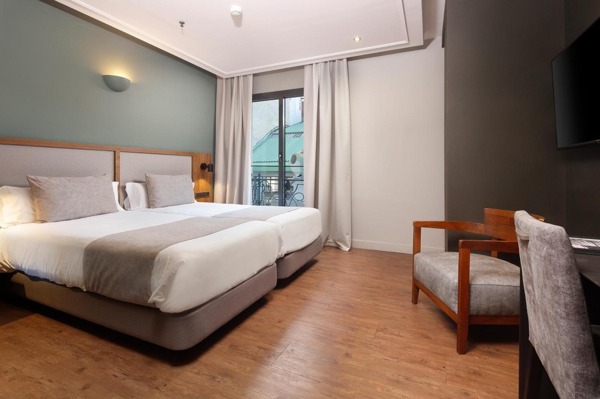 Quarto com 2 Camas de Solteiro