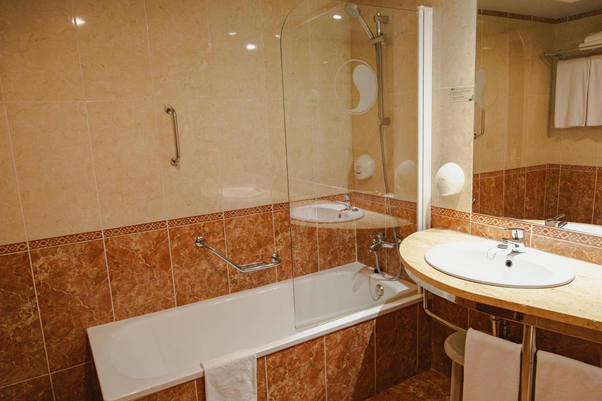Double or Twin Room with Pool View (2 Adults),1636735671:JPEG