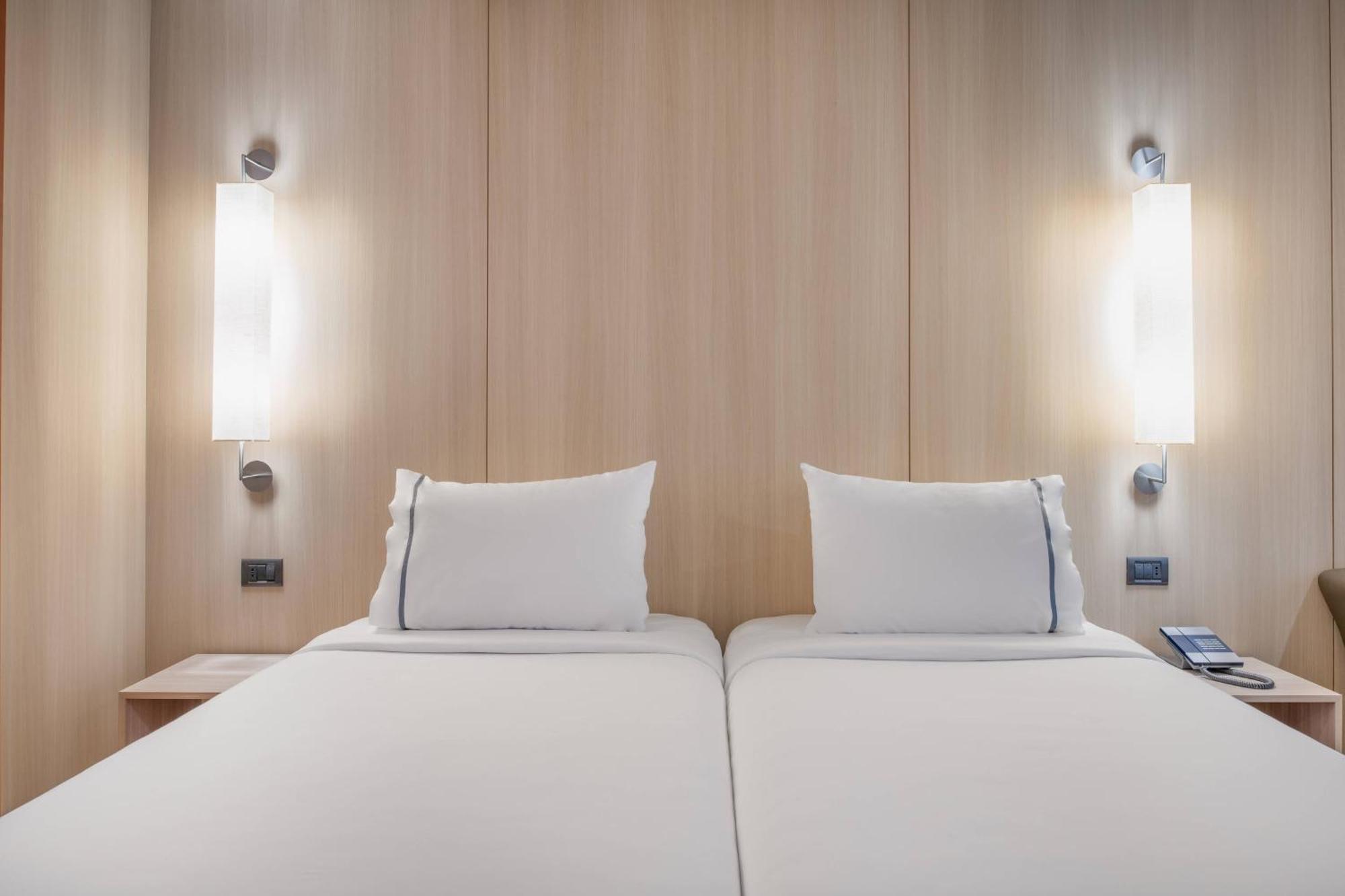 Standard Interior Twin Guest room 2 Twin or Single Beds,1643138263:JPEG