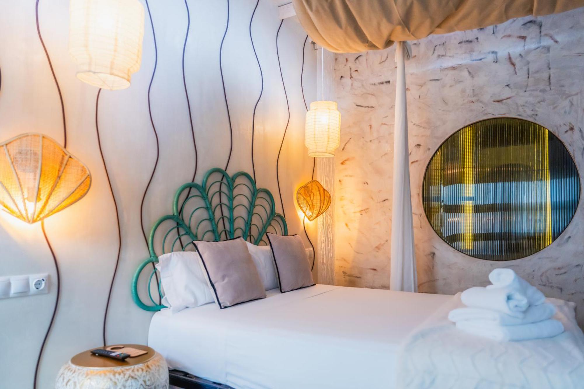 Quarto com Cama de Casal ou 2 de Solteiro