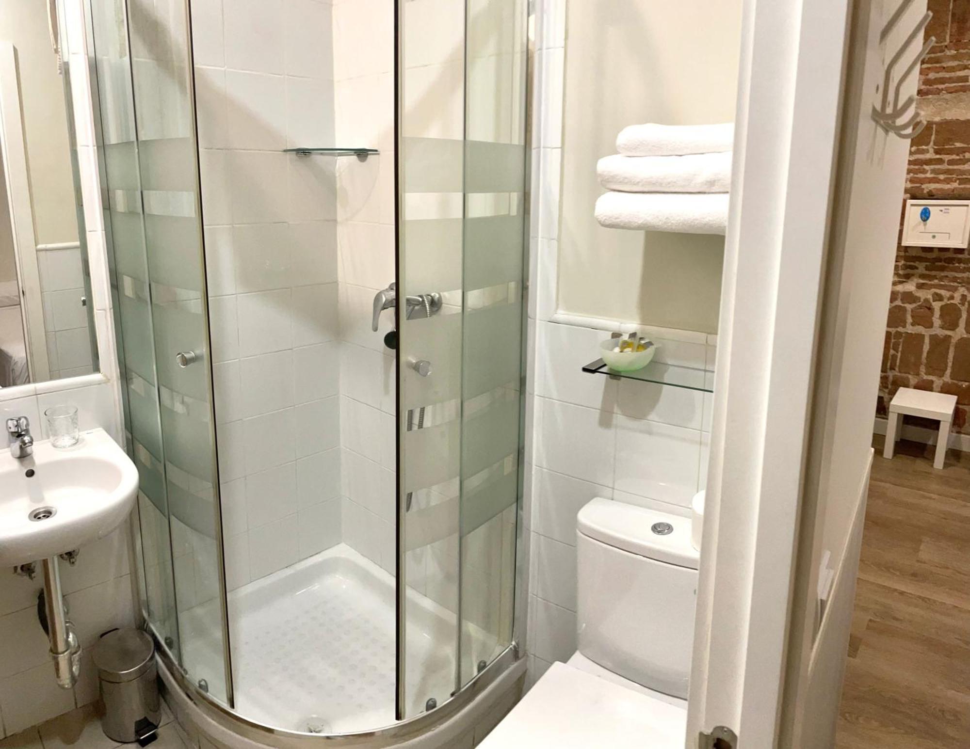 Twin Room Private Bathroom,1773695527:JPEG