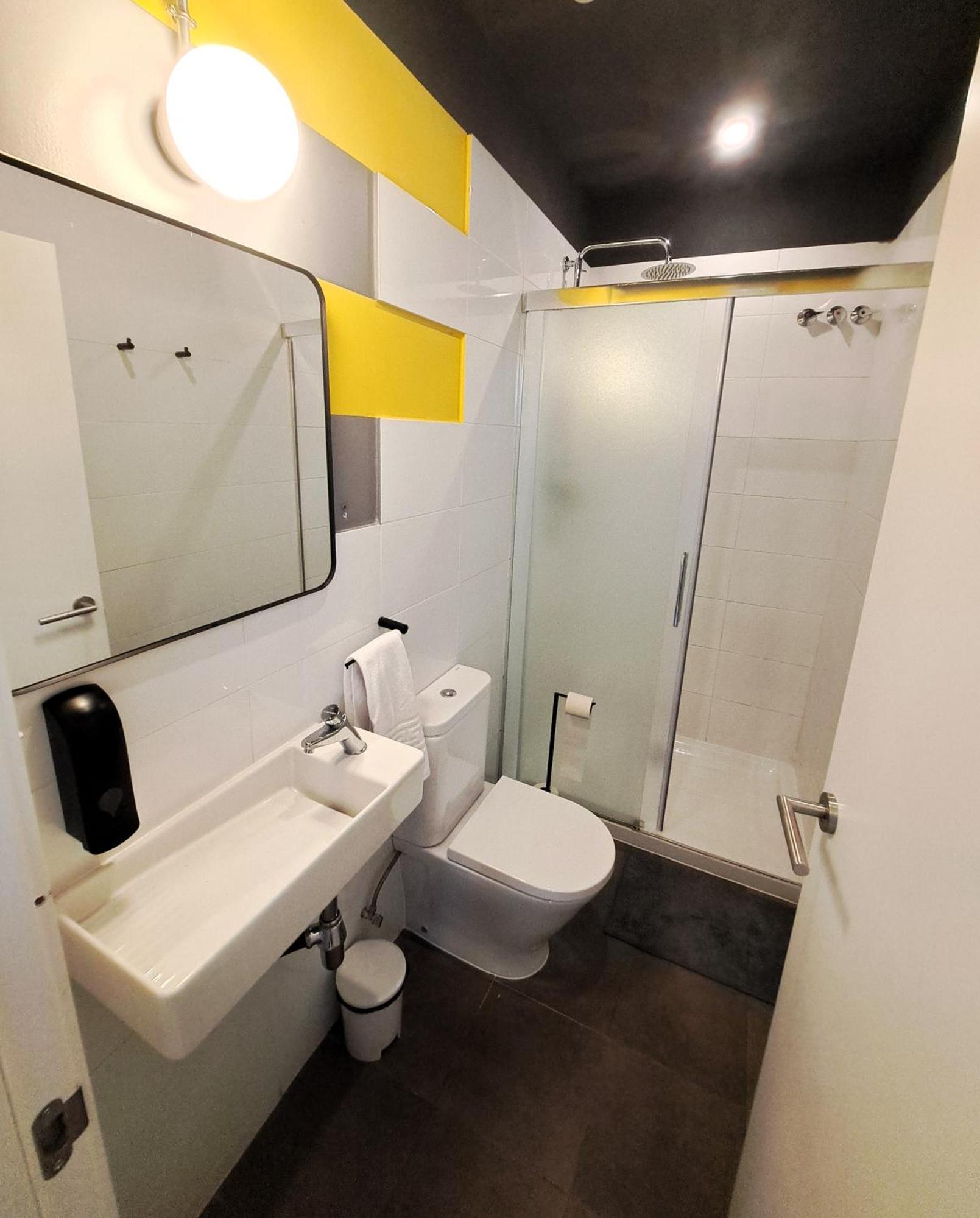 Bed 4-Bed Female Dormitory Room Private Bathroom