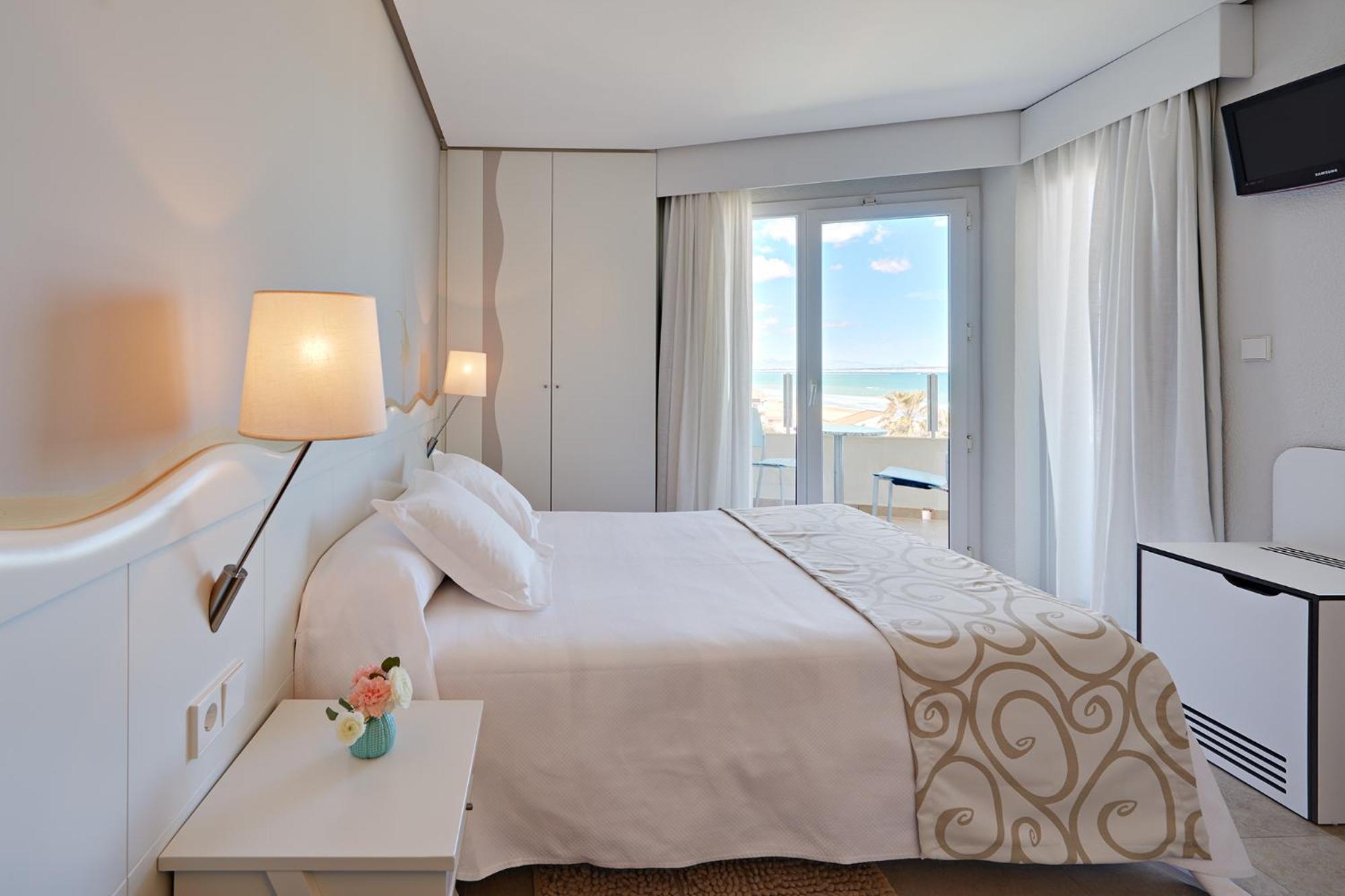 Double or Twin Room with Sea View