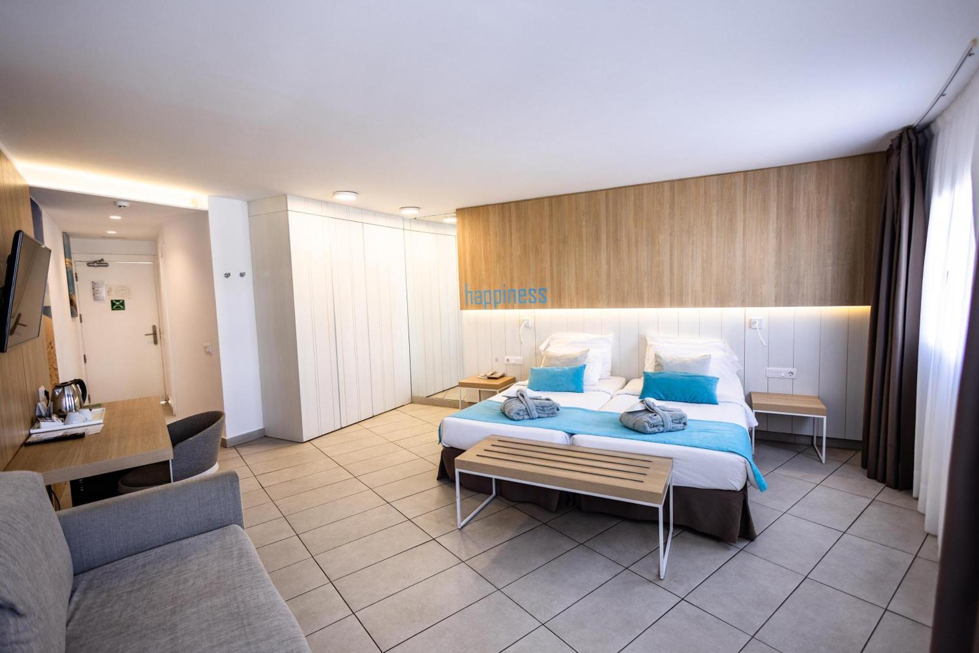 Superior Room with Balcony & Partial Sea View