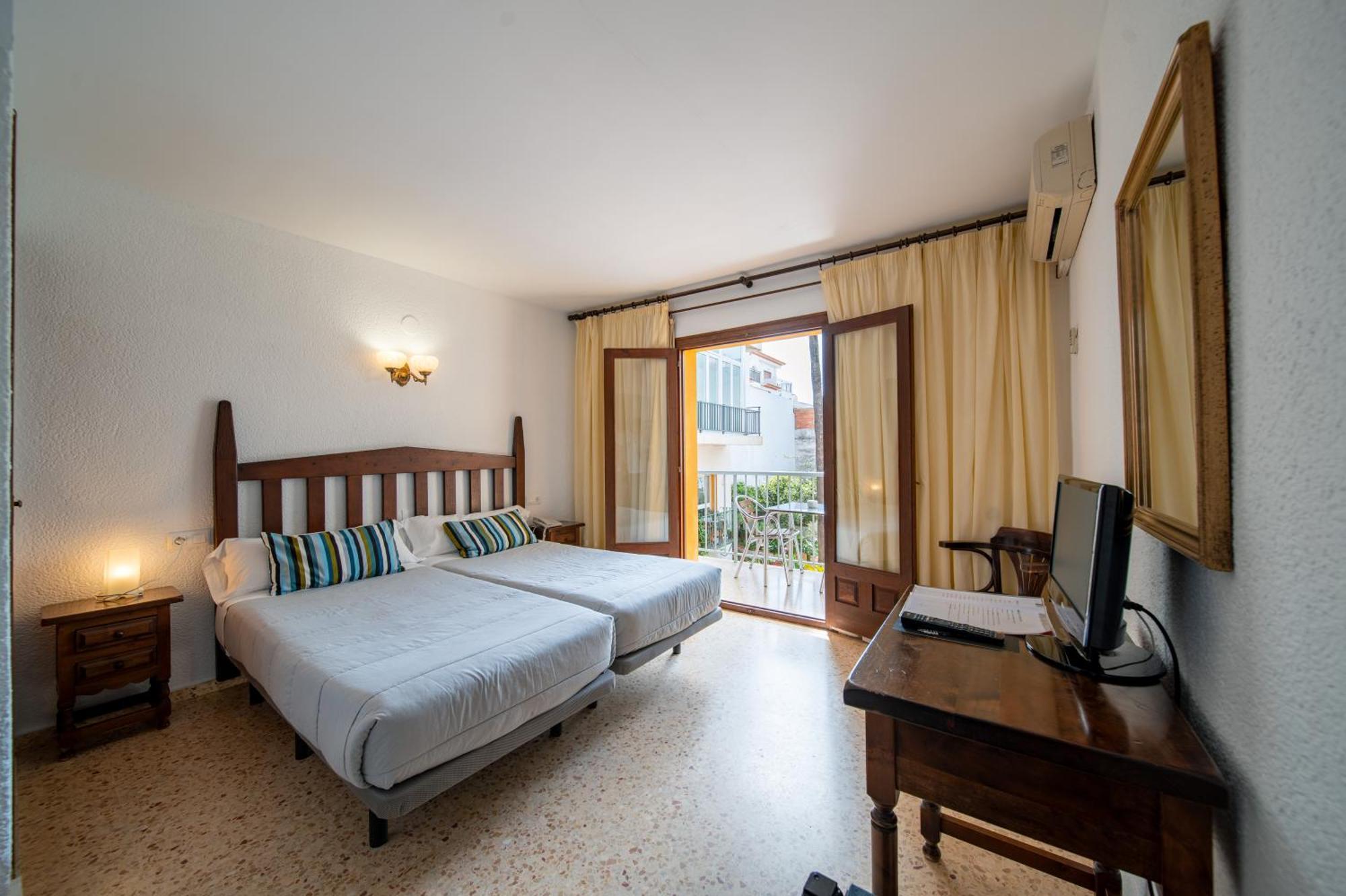 Double or Twin Room with Garden View