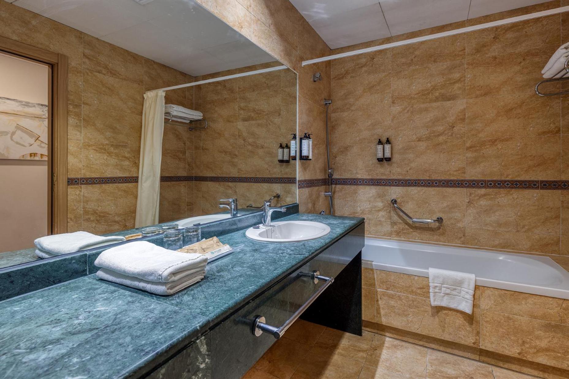 Superior Double Room (3 adults + 1 child),1668047184:JPEG