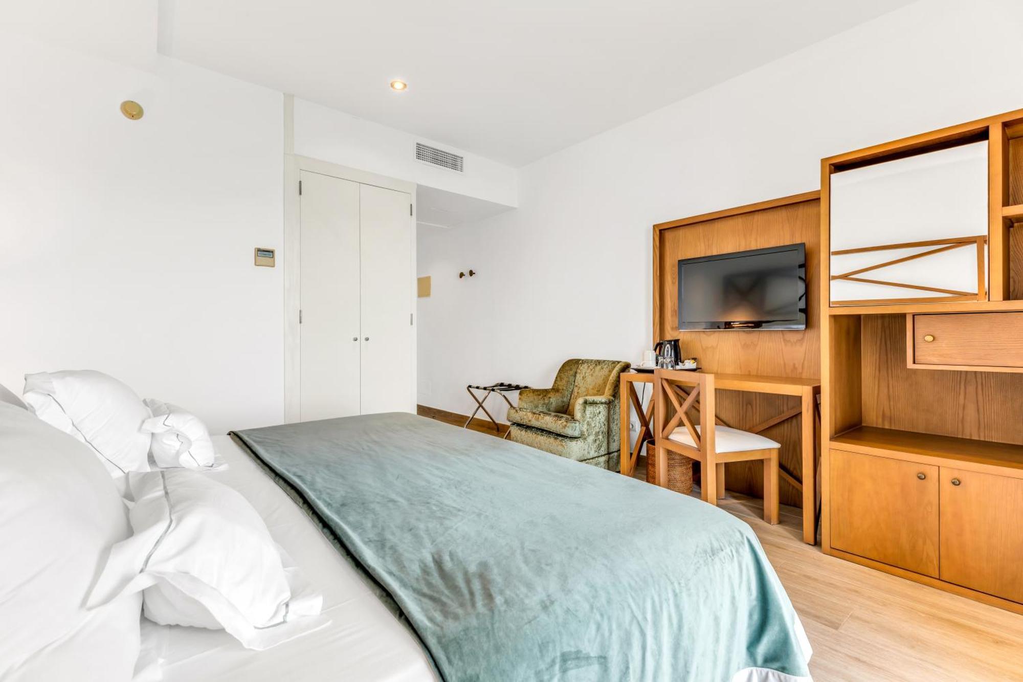 Superior Double or Twin Room with Sea View,1683806393:JPEG