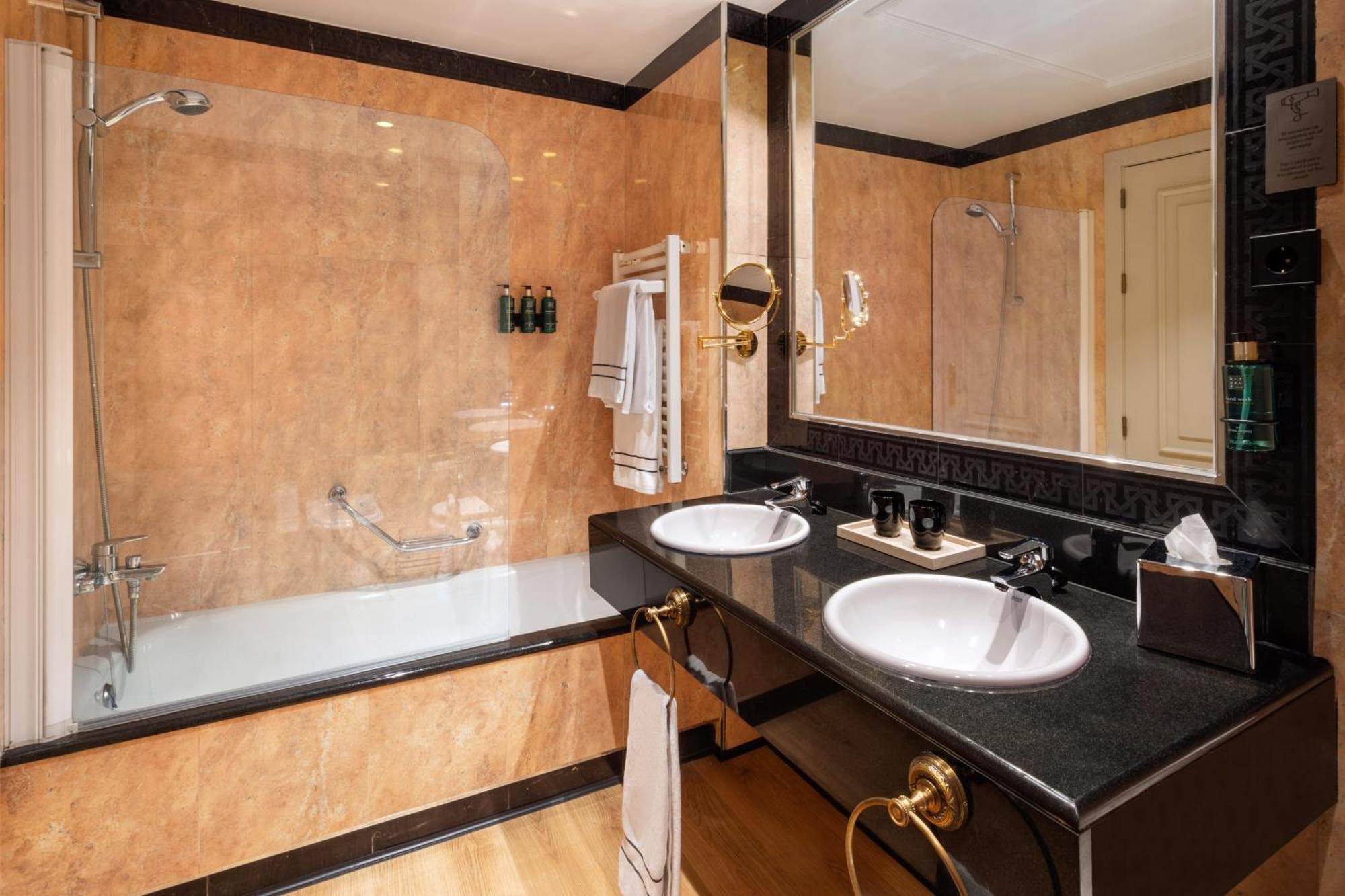 Triple Room,1742601911:JPEG