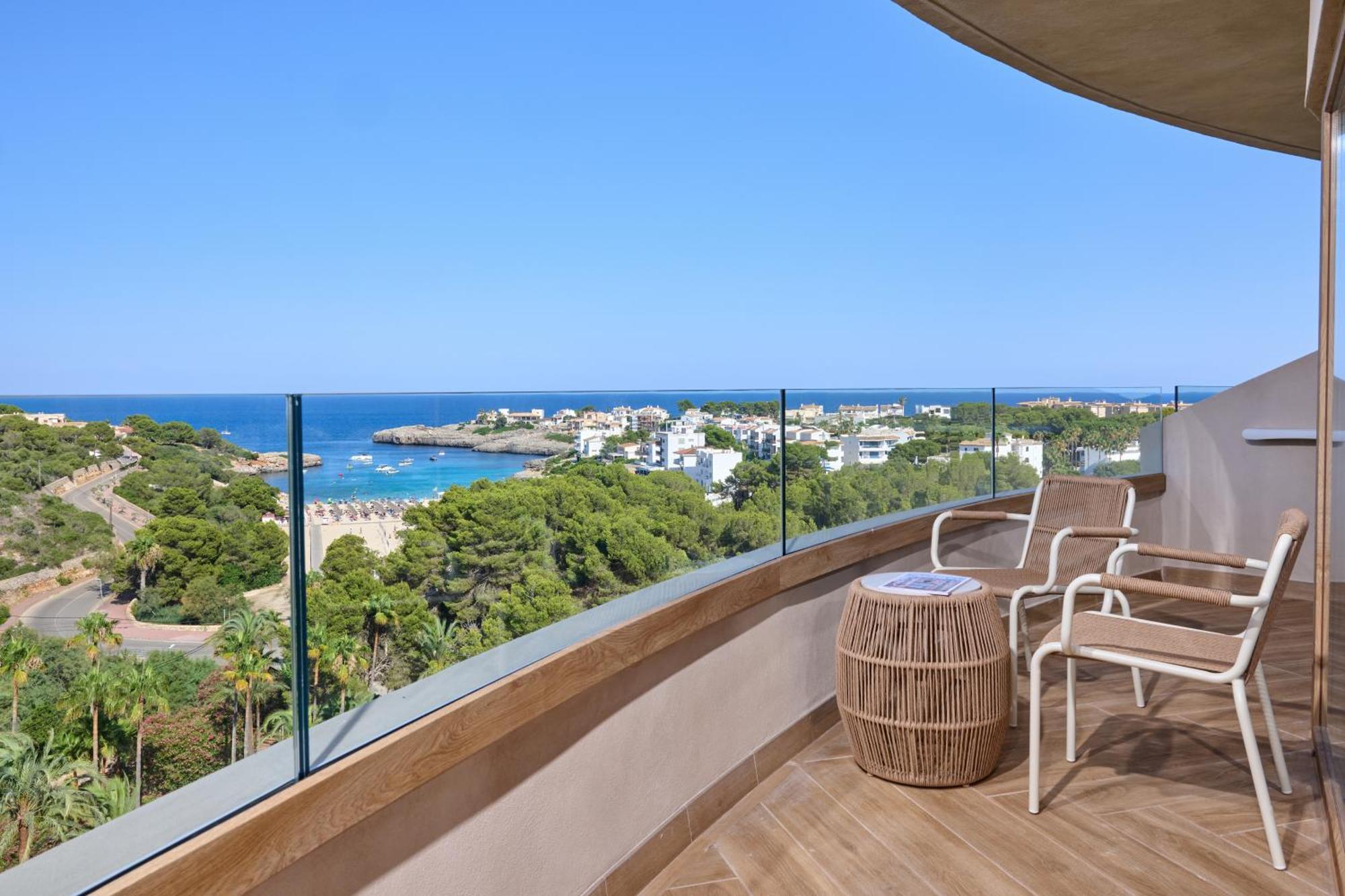 Chambre Double Supérieure (2 Adultes + 2 Enfants) - Vue Latérale sur Mer