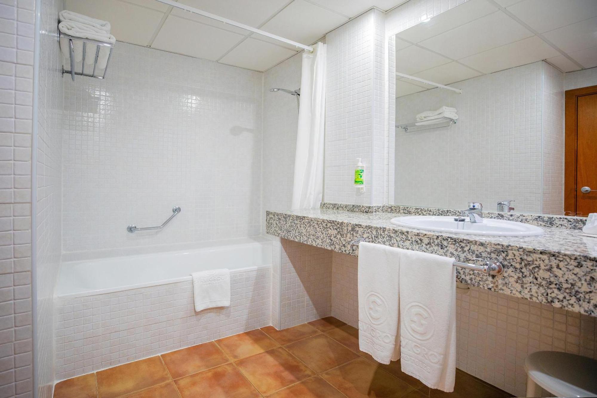 Twin Room with Sea View (3 Adults + 1 Child)