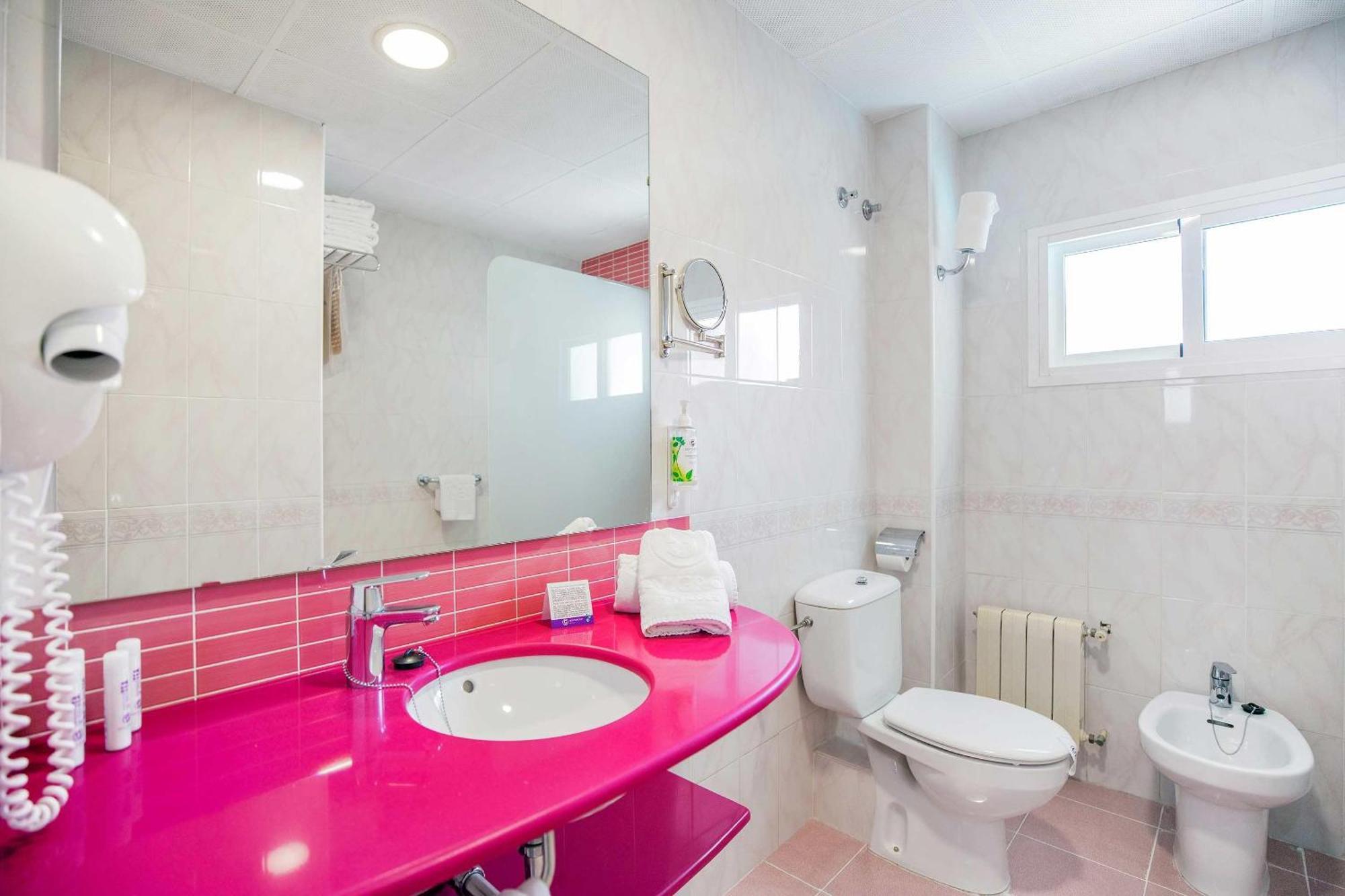 Tweepersoonskamer met 1 Tweepersoonsbed of 2 Aparte Bedden (2 Volwassenen + 1 Kind)