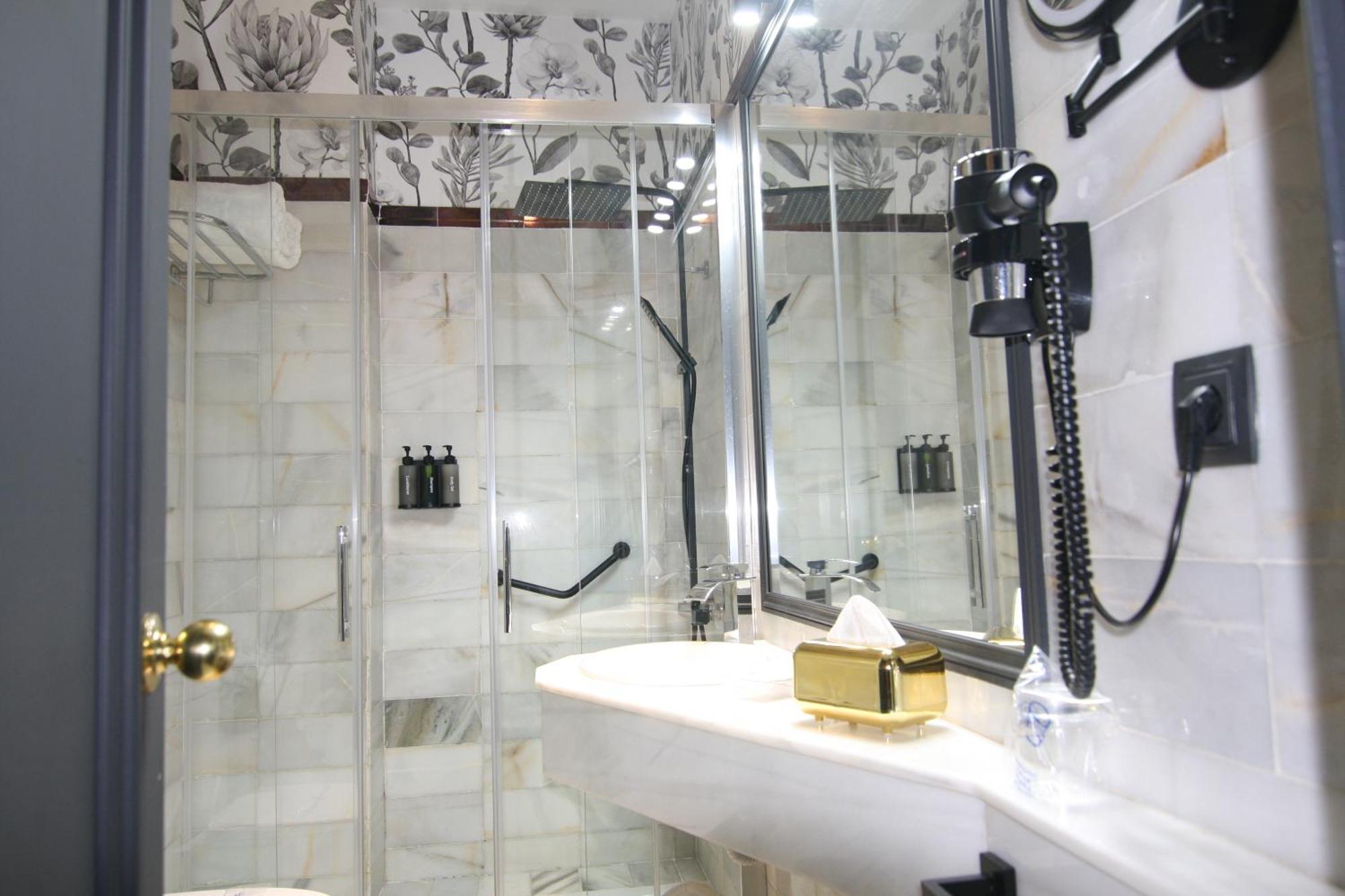 Quarto Família (2 Adultos + 2 Crianças)