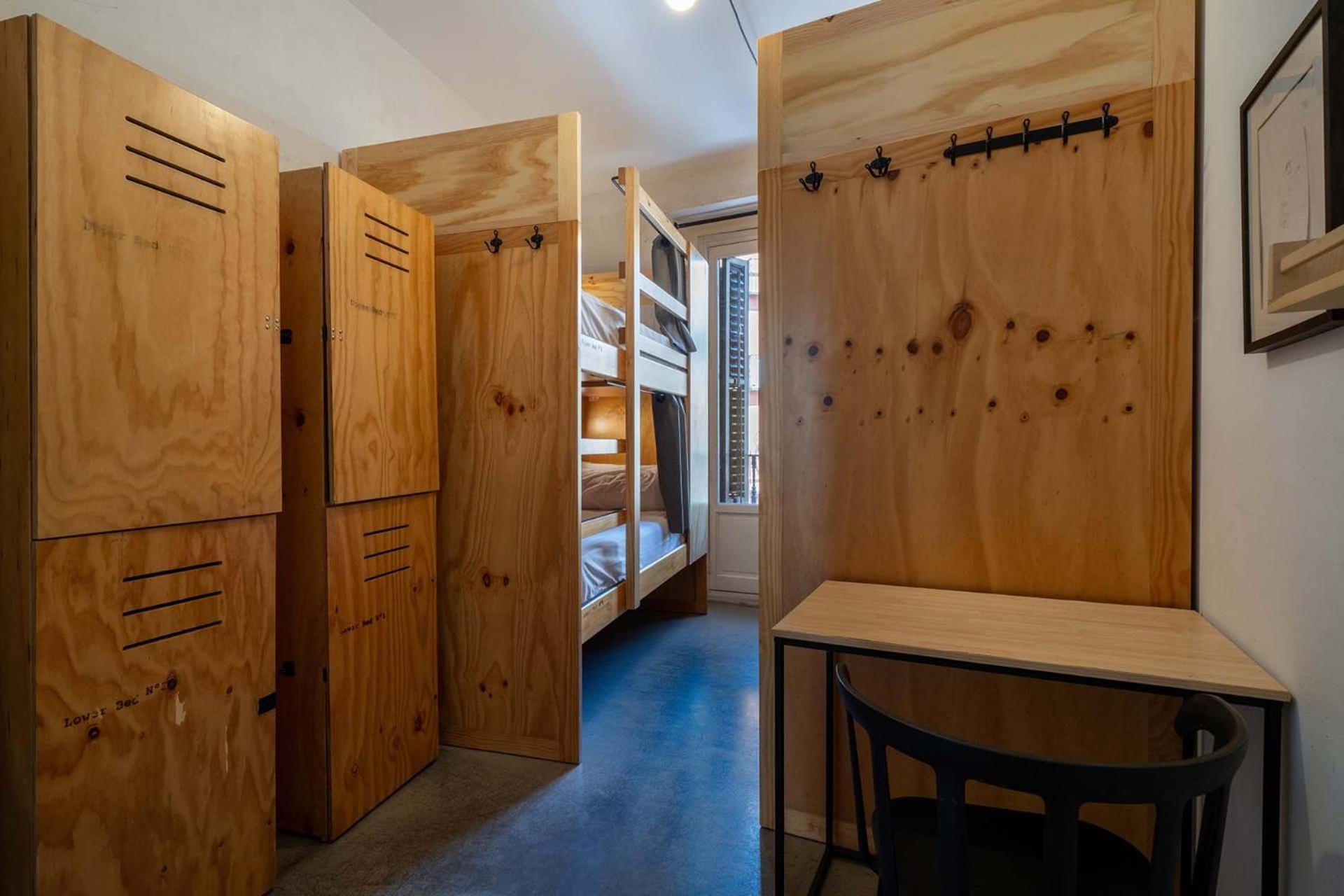 Lit Simple dans Dortoir Mixte de 4 Lits avec Salle de Bains Privative