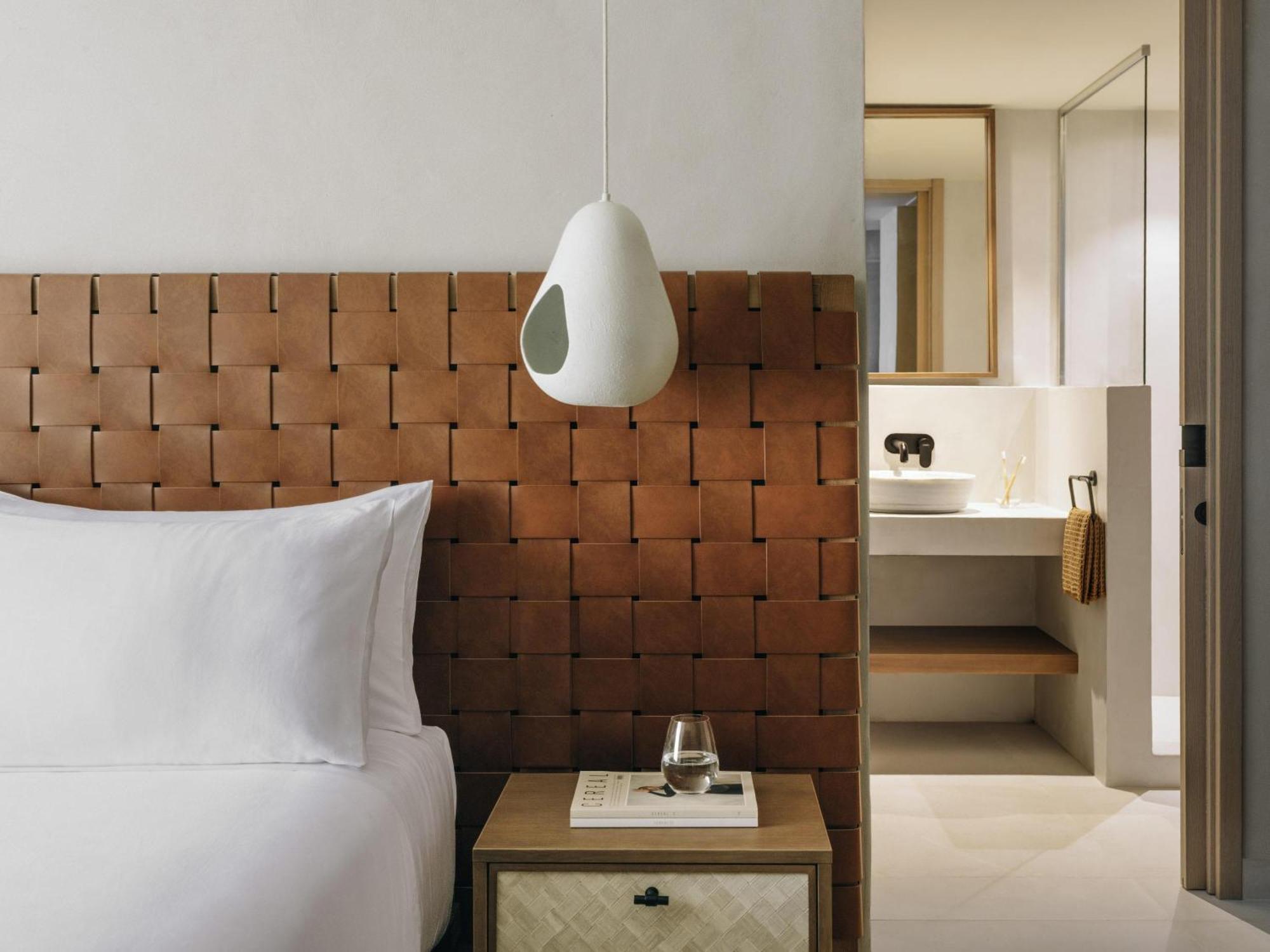 Deluxe King Room - Mobility Accessible,1739826630:JPEG