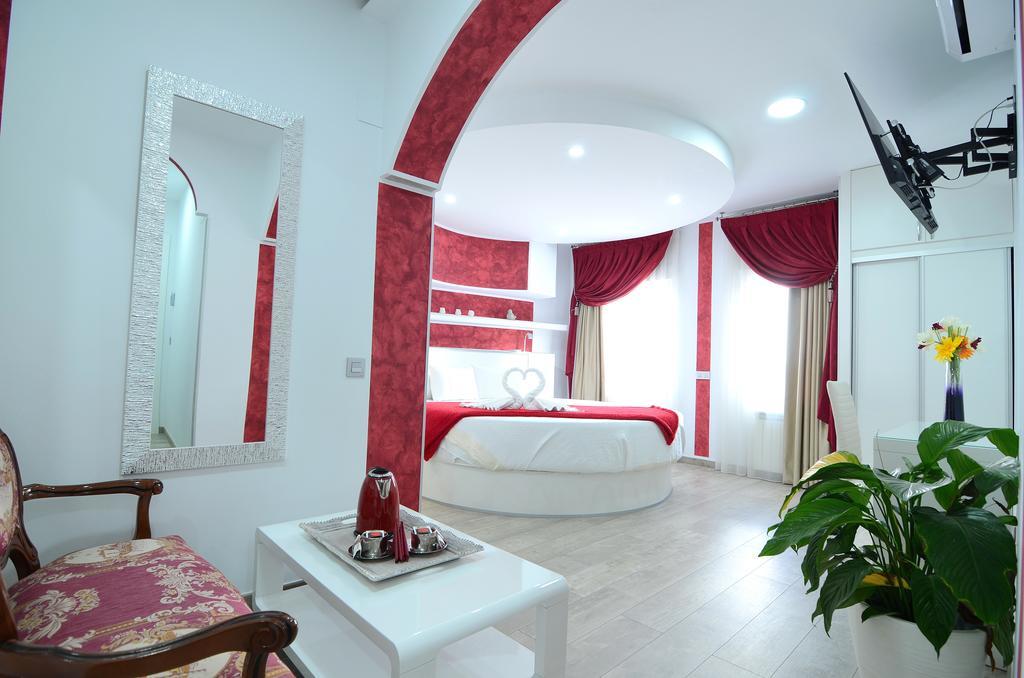 Romantic Suite Round Bed,174053355:JPEG