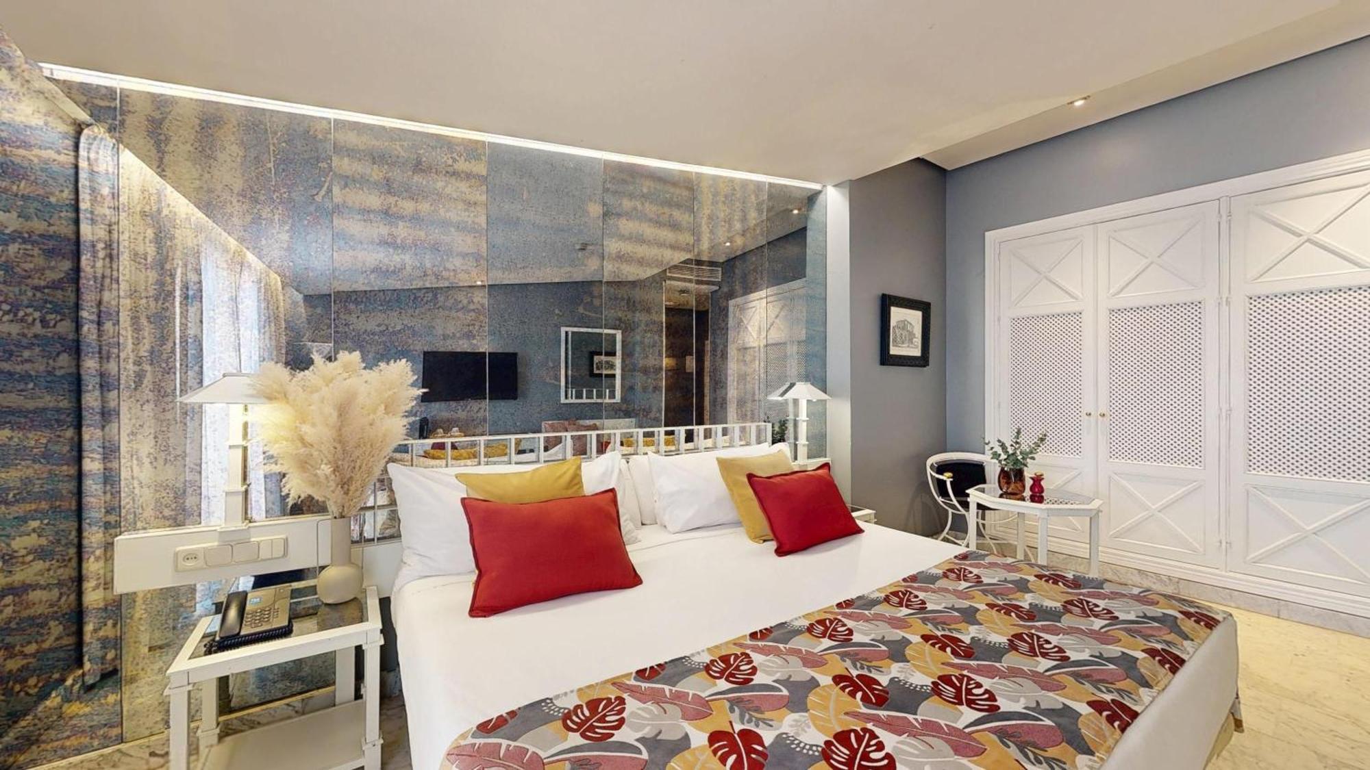 Superior King Room,1746819489:JPEG