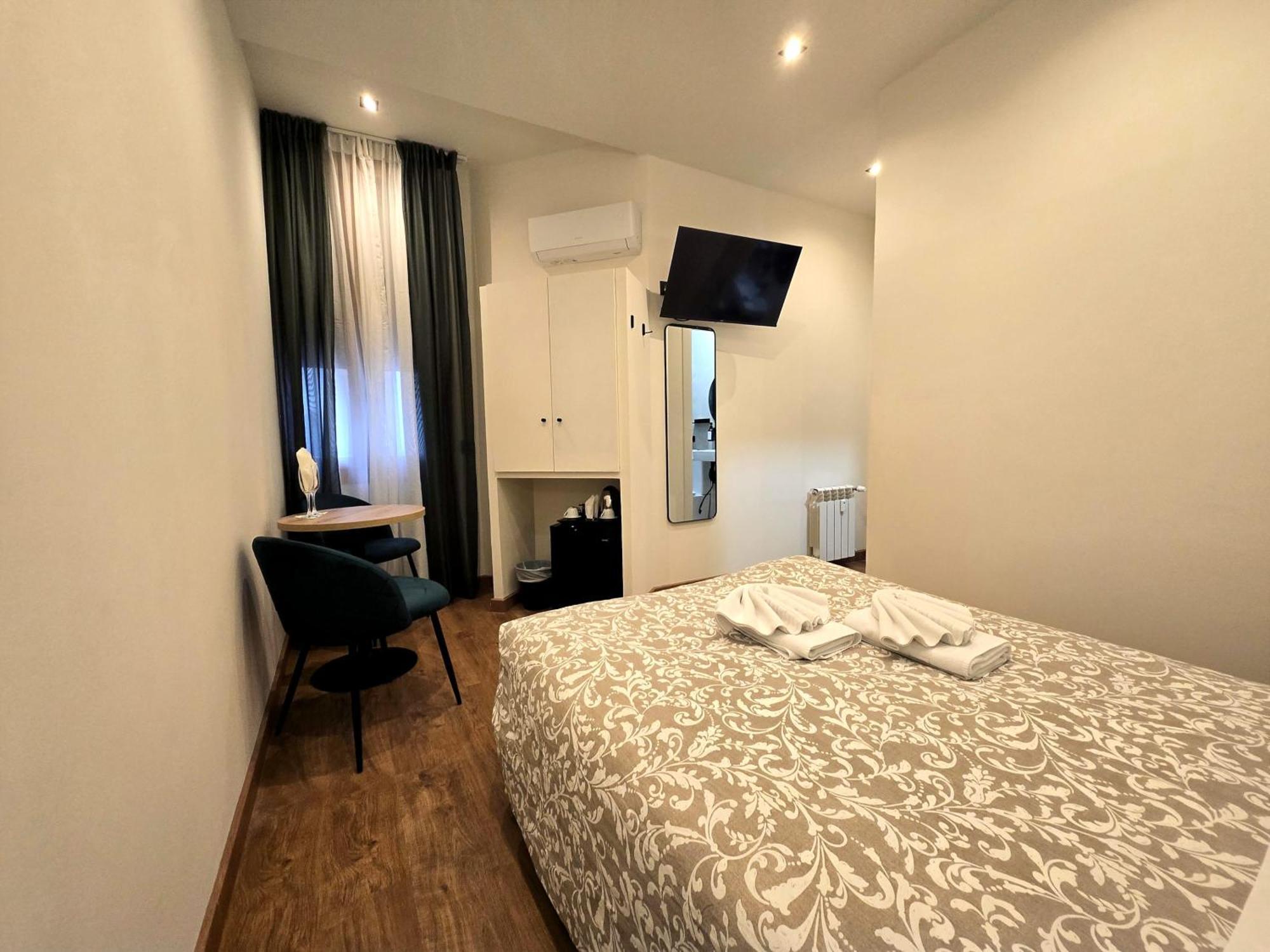 Interior Small Double Room