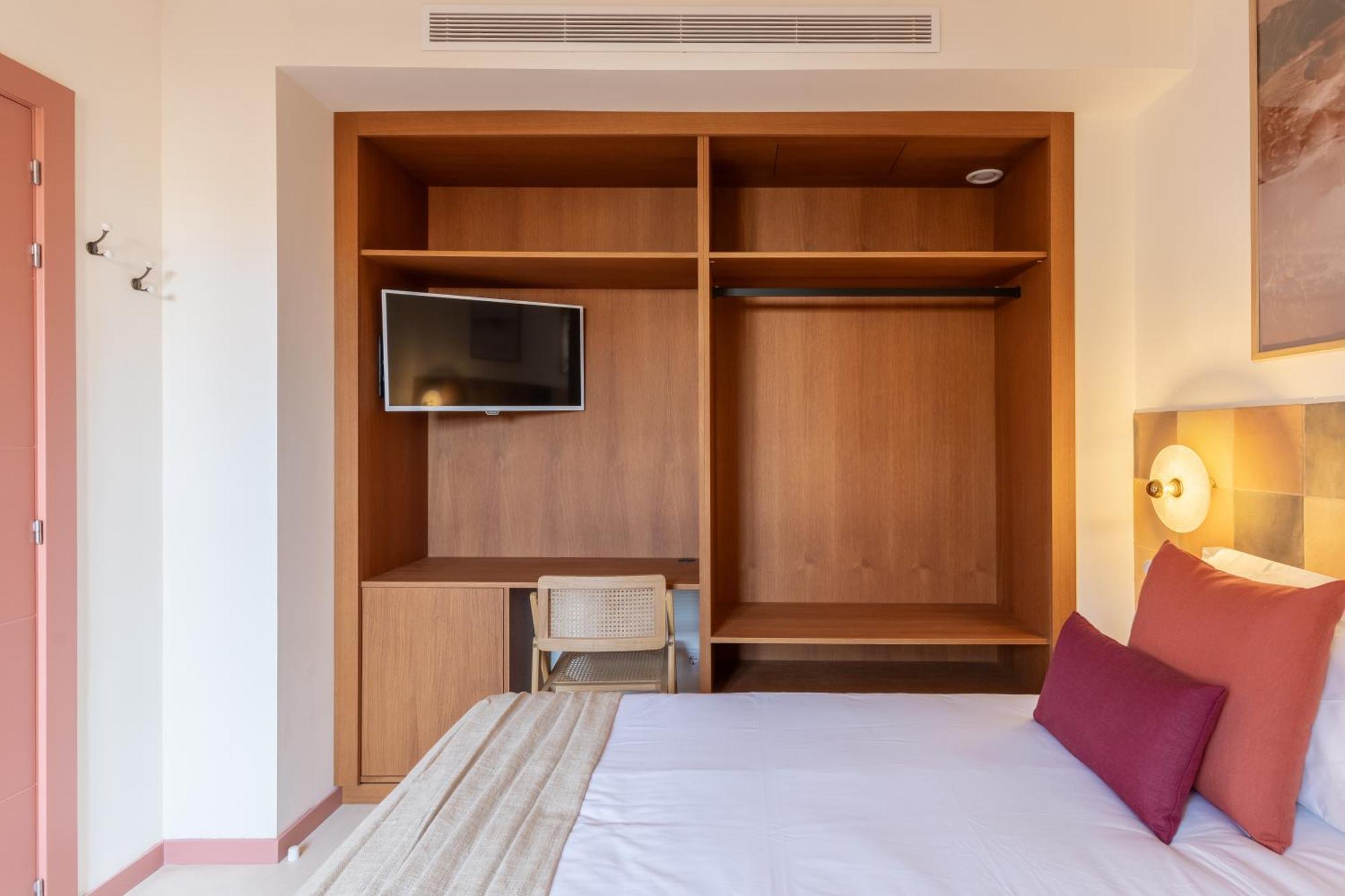 Standard Double Room,1747047135:JPEG
