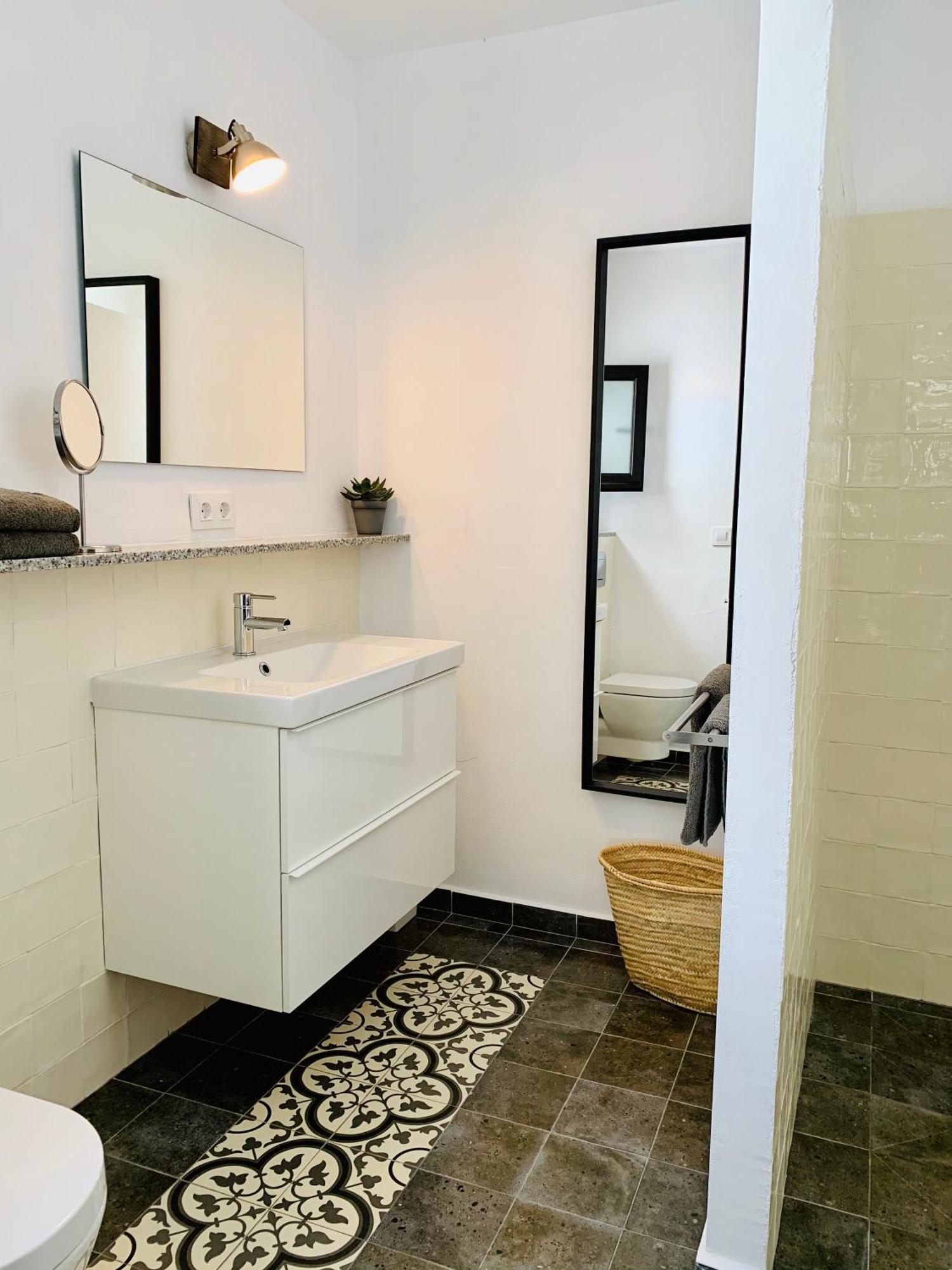 Twin Room with Bathroom