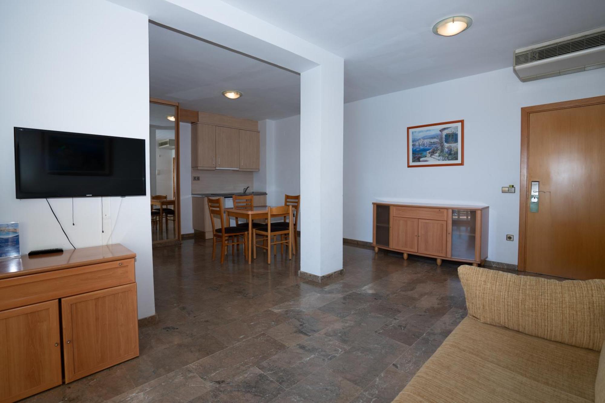 Two-Bedroom Apartment with Marina Views (4 Adults)