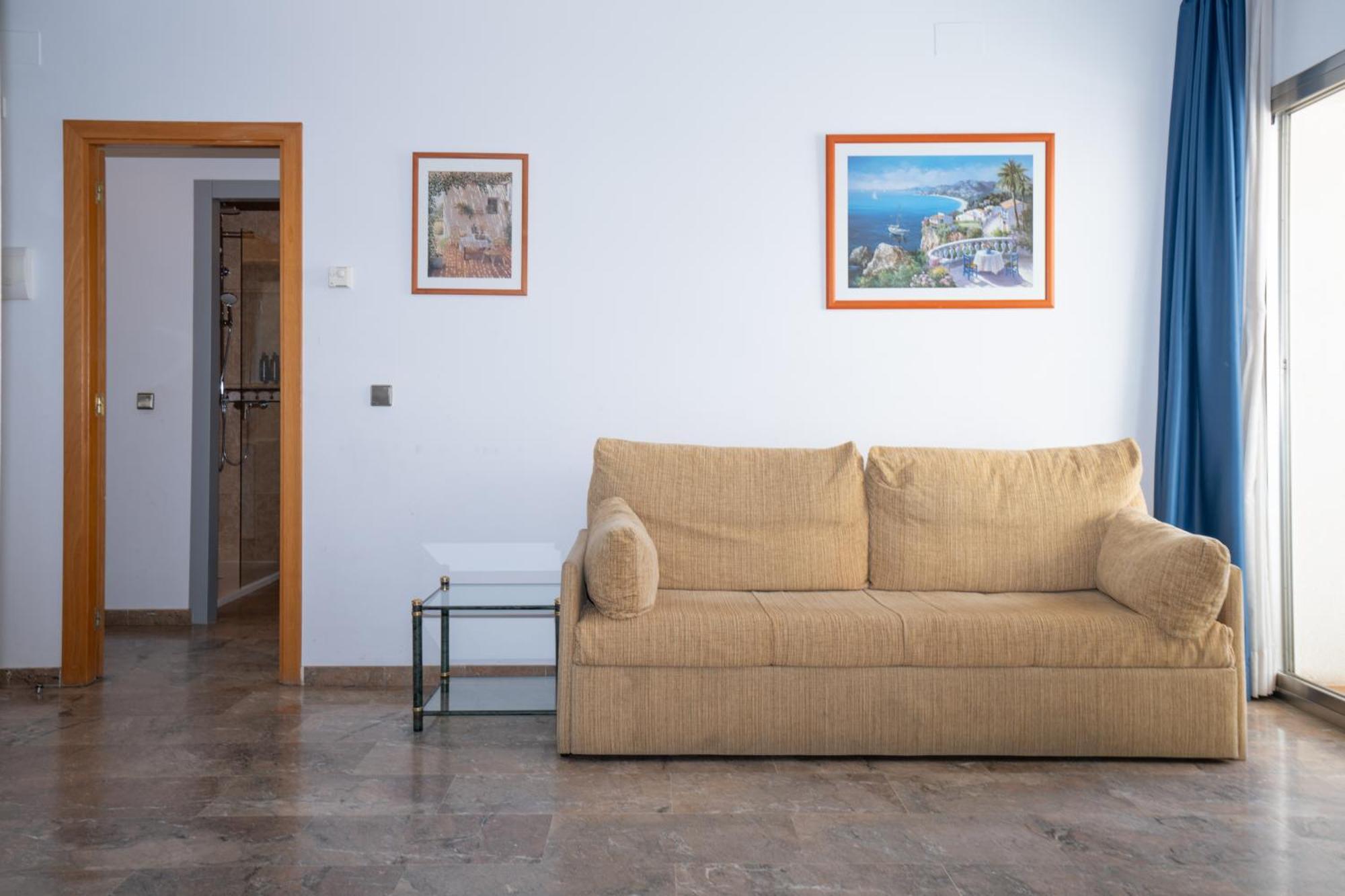One-Bedroom Apartment with Marina Views (3 Adults)