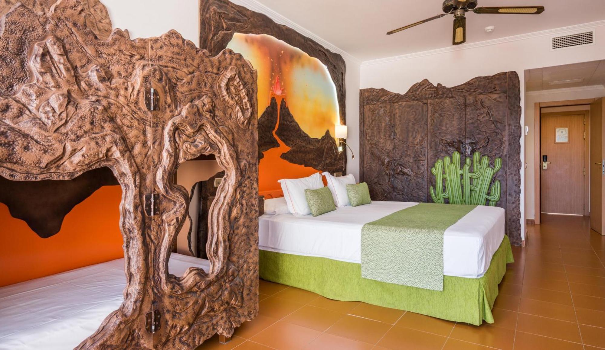 Double Room Themed,1758278877:JPEG