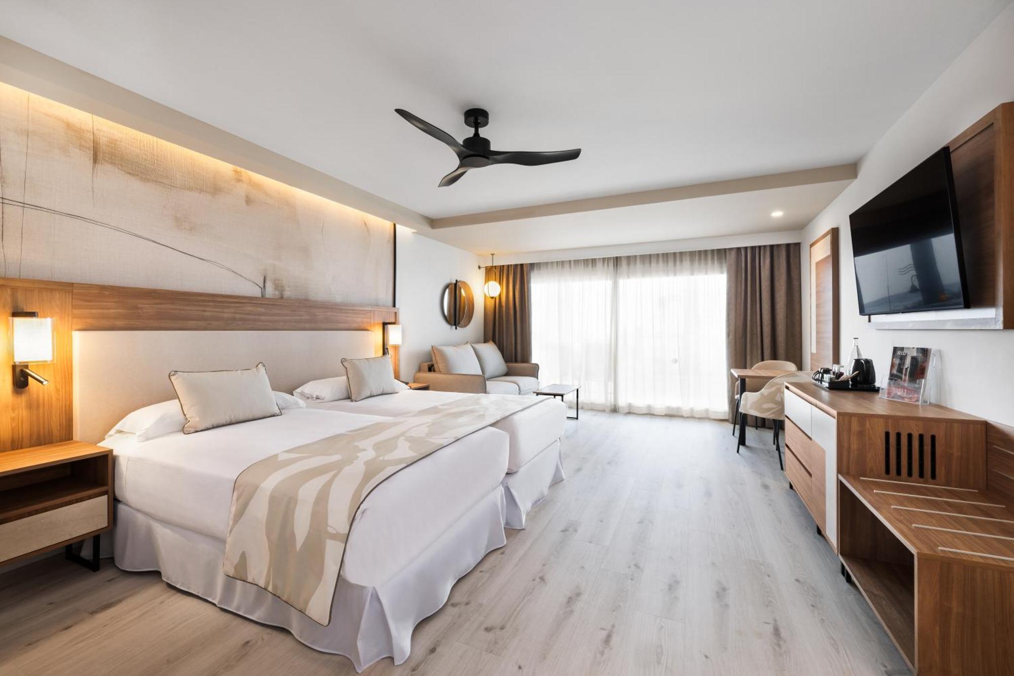 Double Room with Balcony and Side Sea View