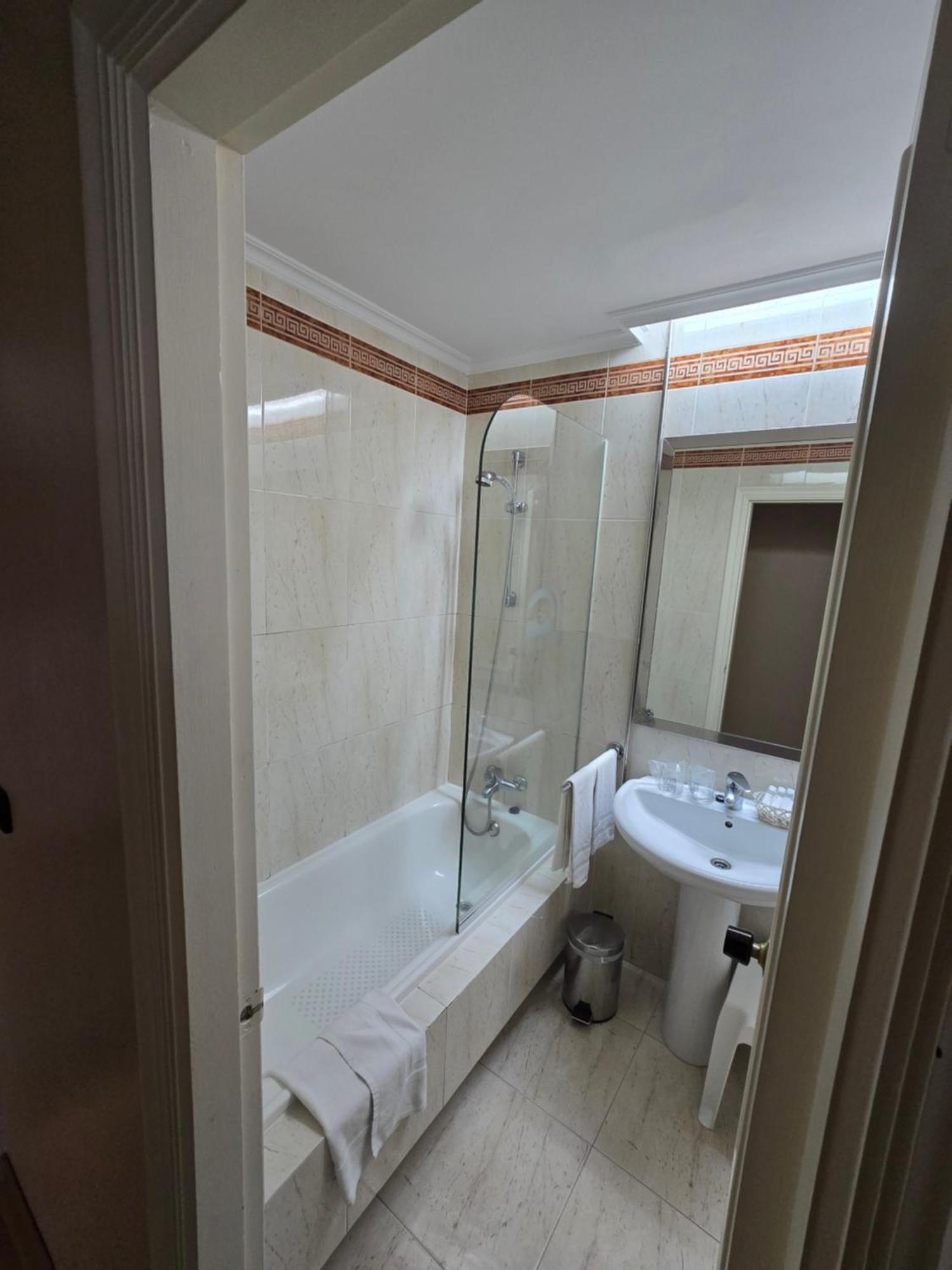 Single Room,1765164756:JPEG