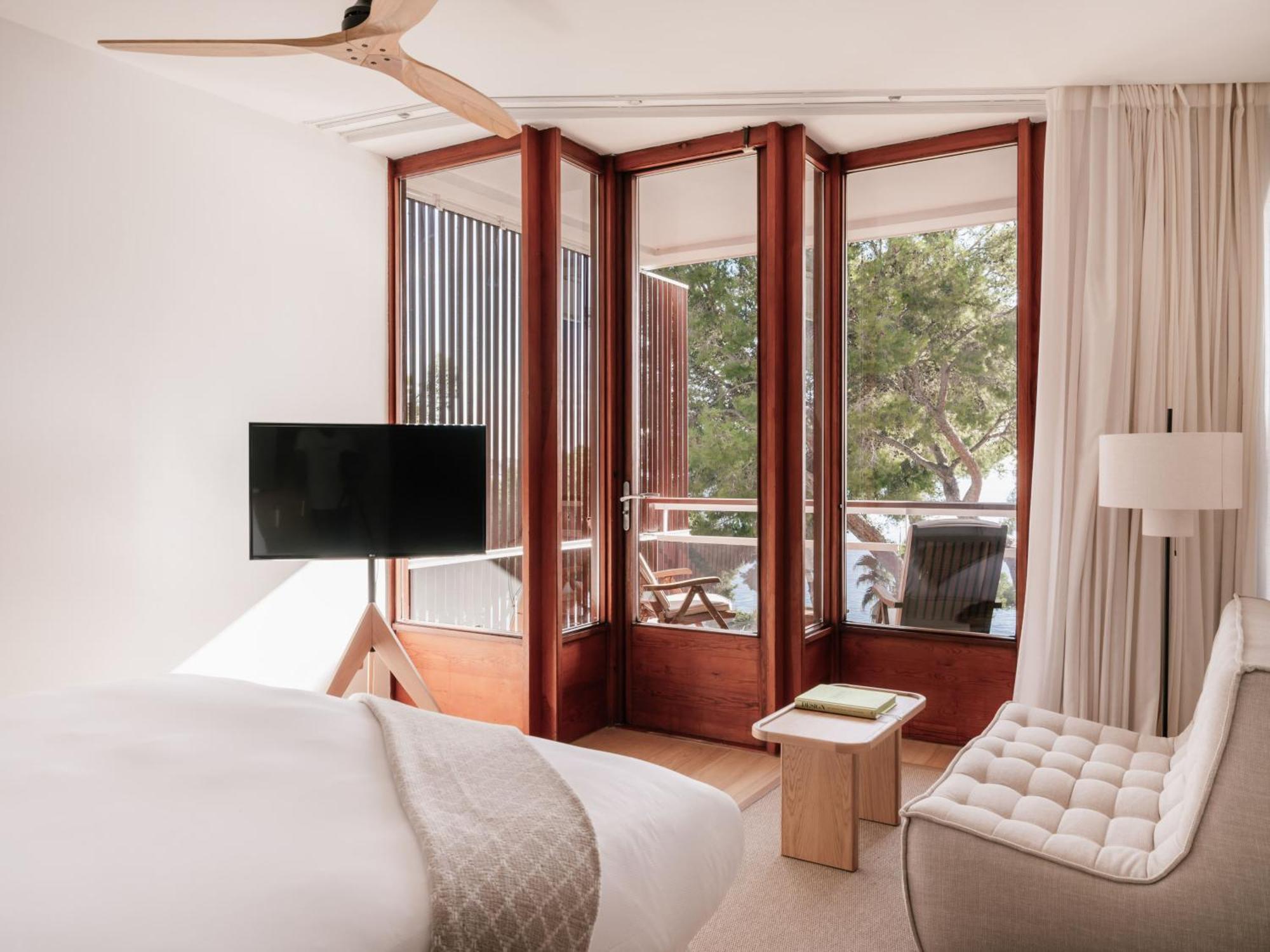 Deluxe Room with Sea View,1765165646:JPEG