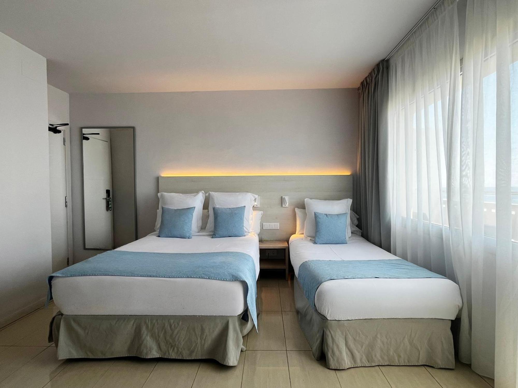Double Room with Balcony and Extra Bed