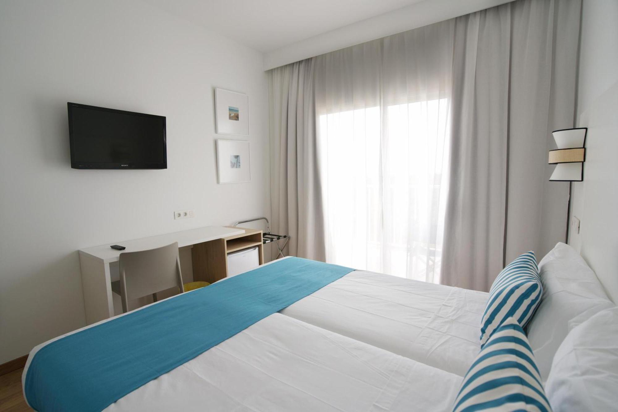 Double or Twin Room with Sea View