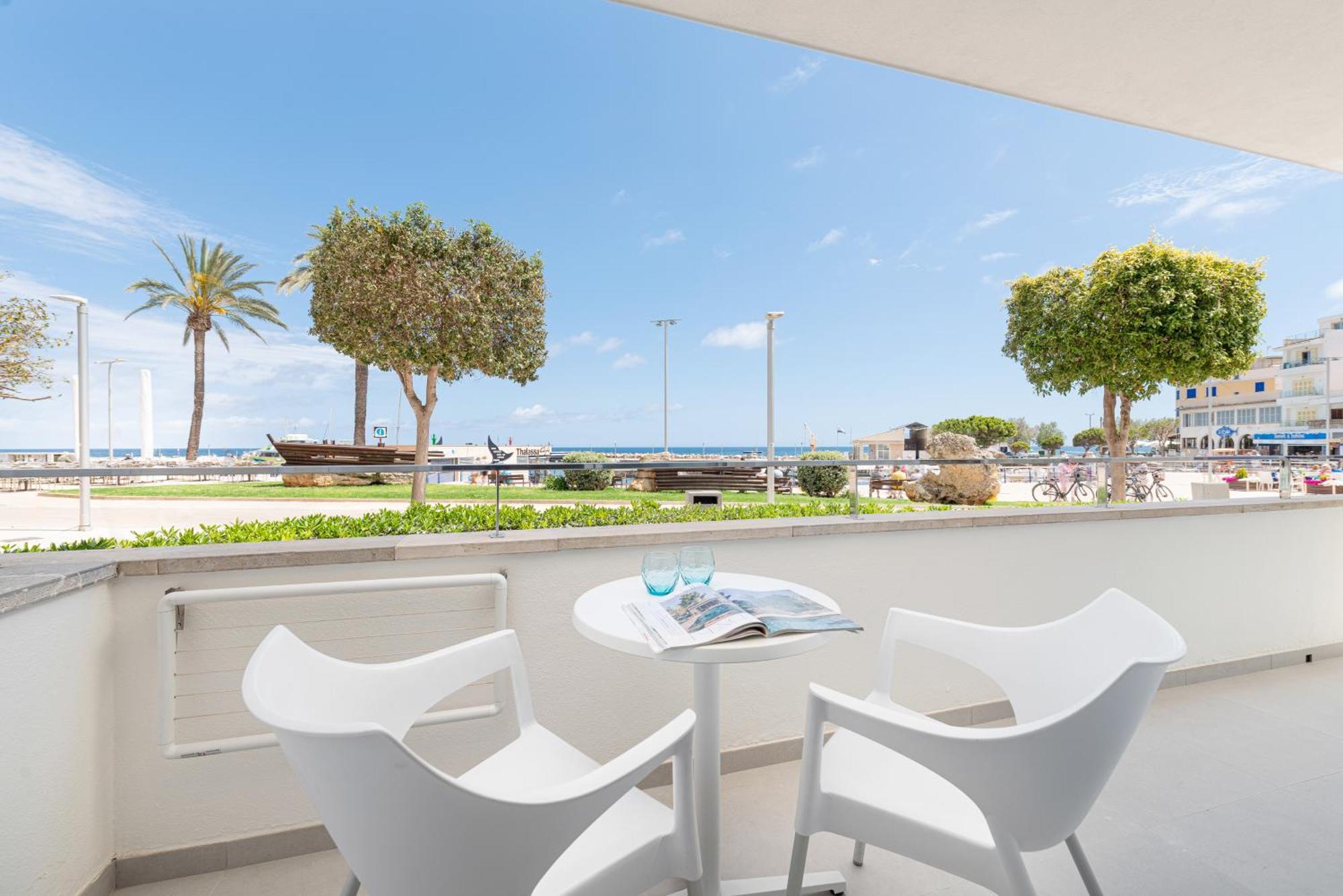 Standard Suite with Sea View