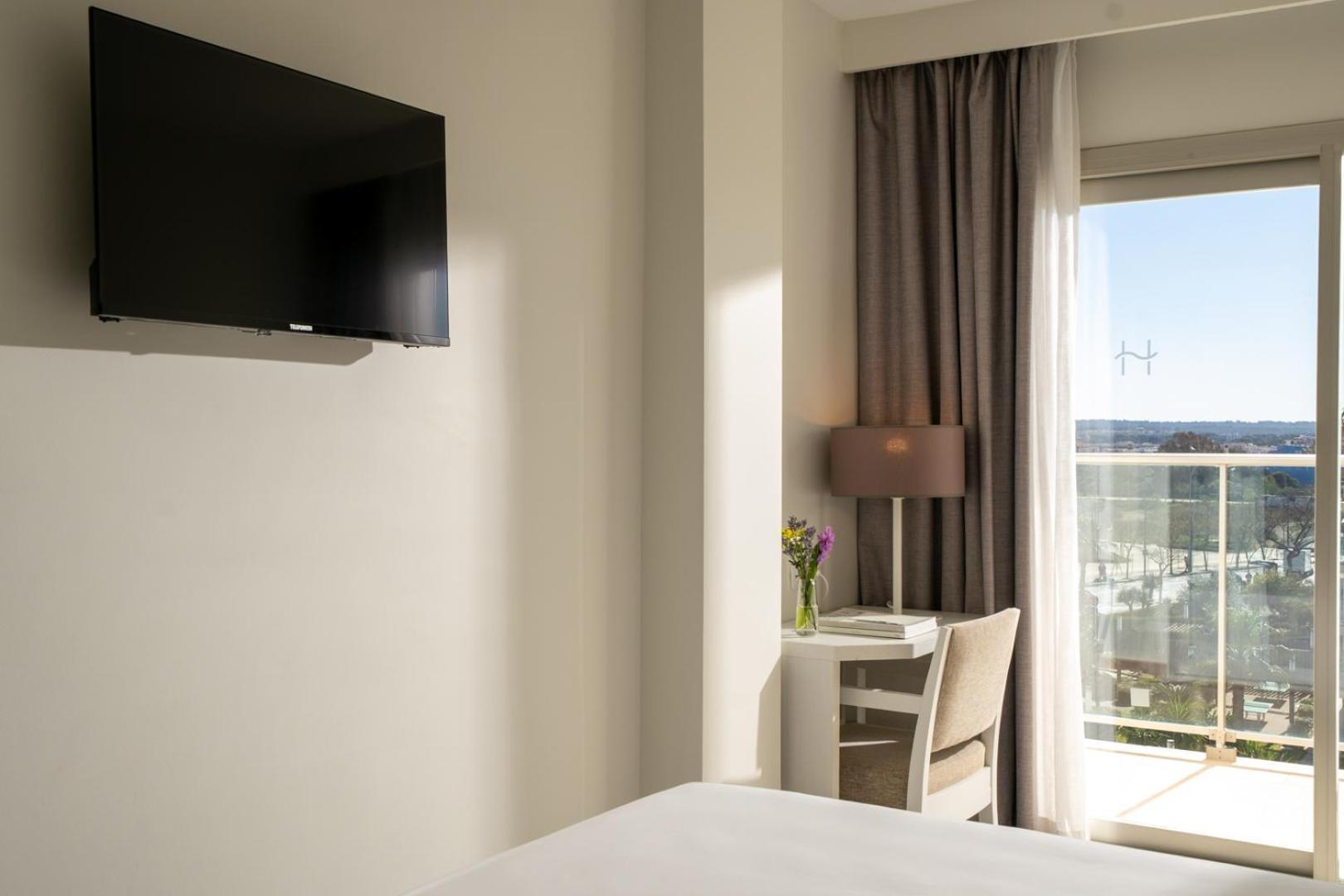 Single Room with Pool View