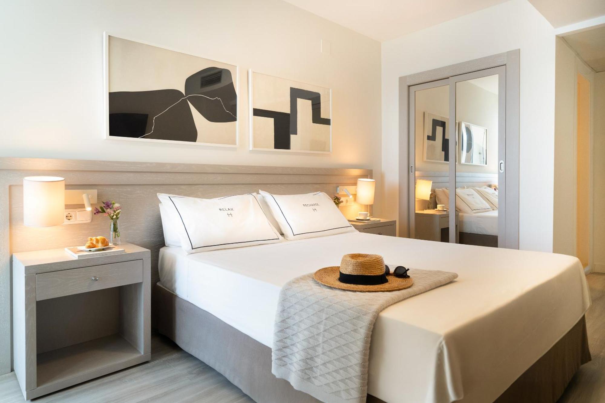 Panoramic Room with front sea view