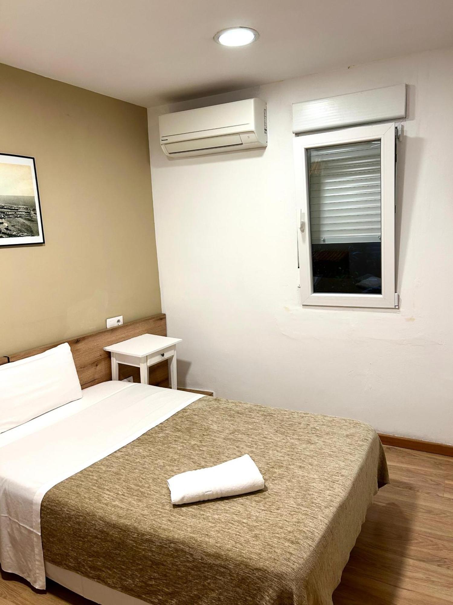 Single Room with Shared Bathroom