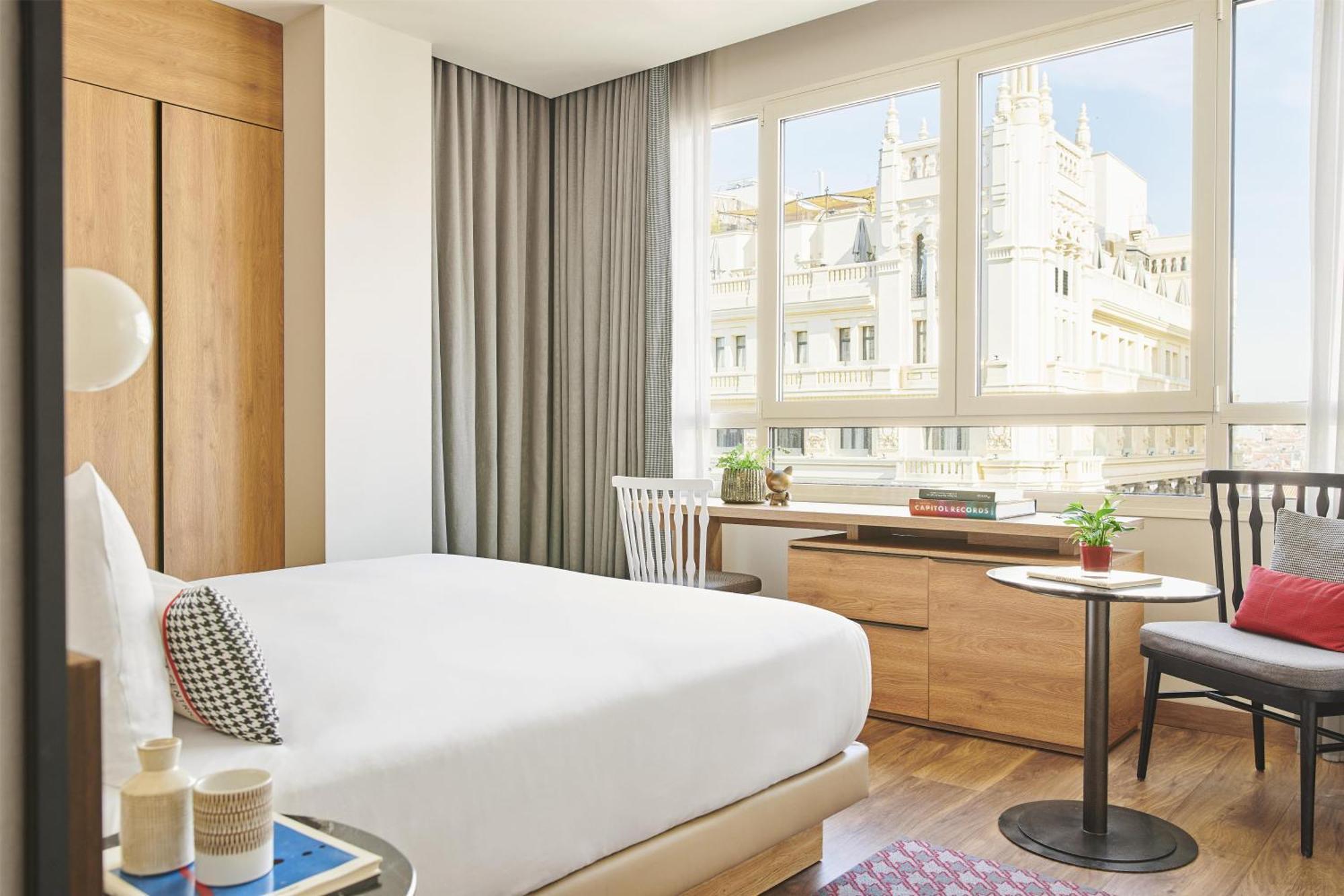 Zimmer mit Kingsize-Bett und Aussicht