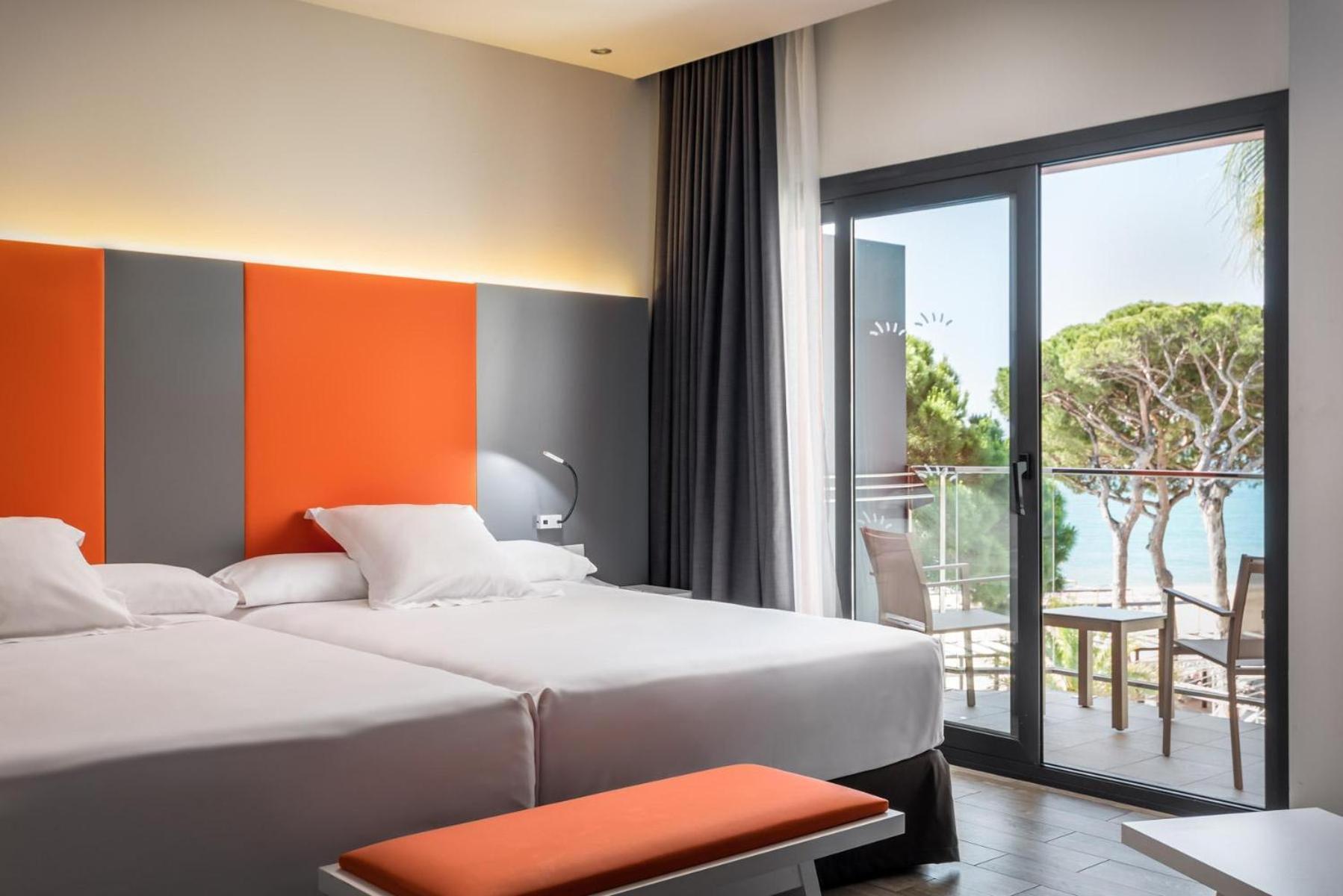 Junior Suite with Pool and Sea View (2 Adults + 2 Children)