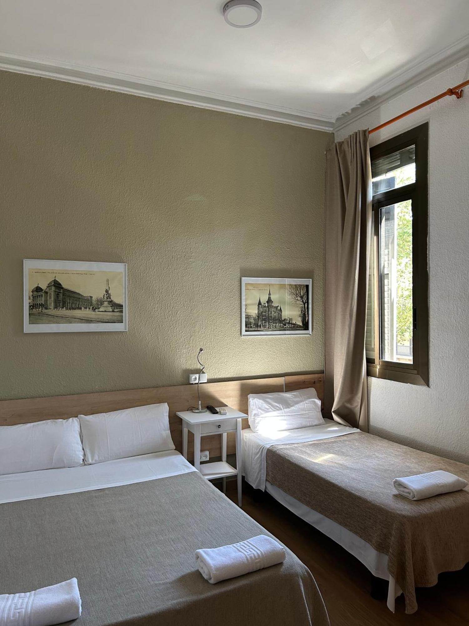 Basic Triple Room with Shared Bathroom