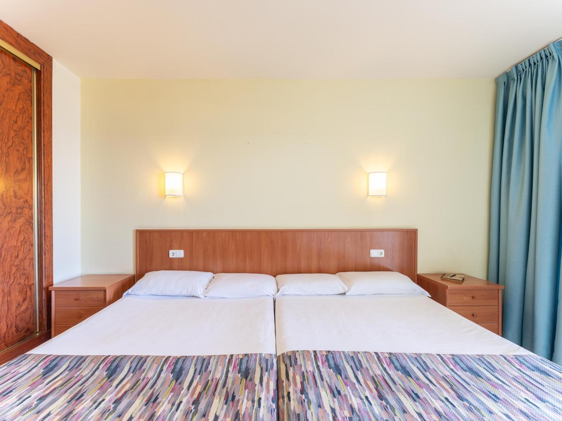 Double or Twin Room Sea View