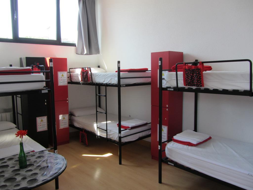 Bed in een Gemengde Slaapzaal met 6 Bedden