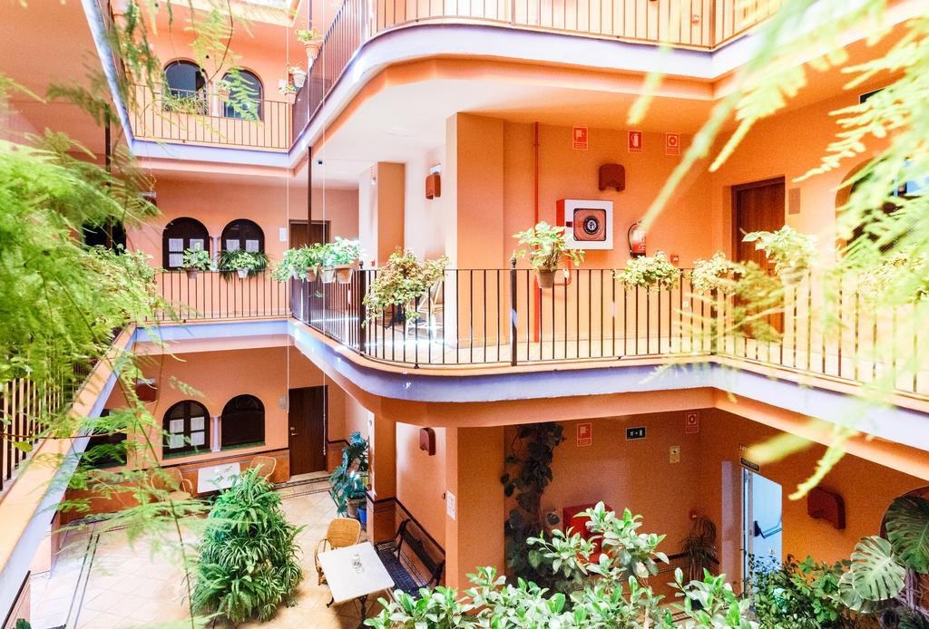 Family Room (2 Adults + 2 Children),604644279:JPEG