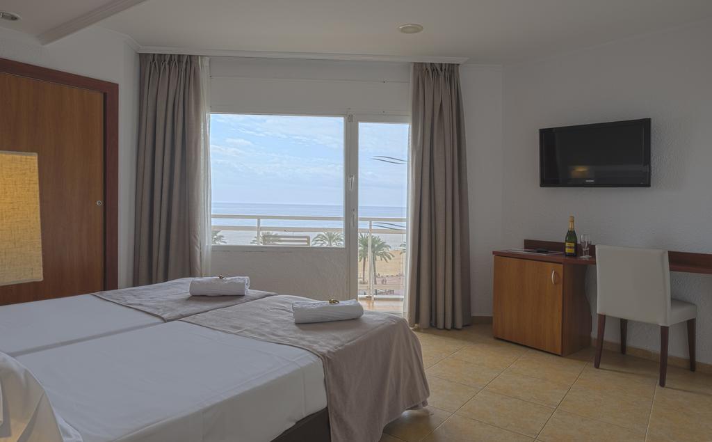 Double or Twin Room with Sea View