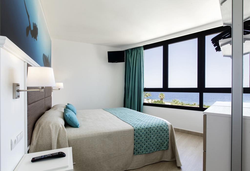 Appartamento con 2 Camere da Letto e Vista Mare (3 Adulti + 3 Bambini)
