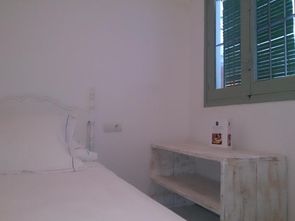 Single Room with Shared Bathroom