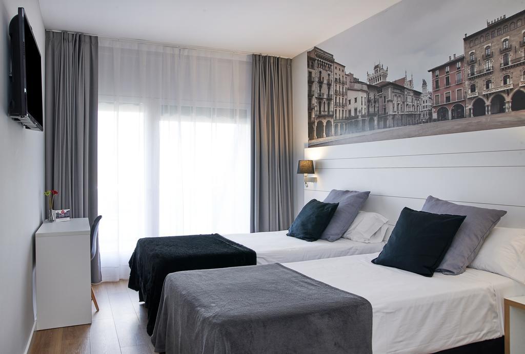 Standard Double Room,404944236:JPEG