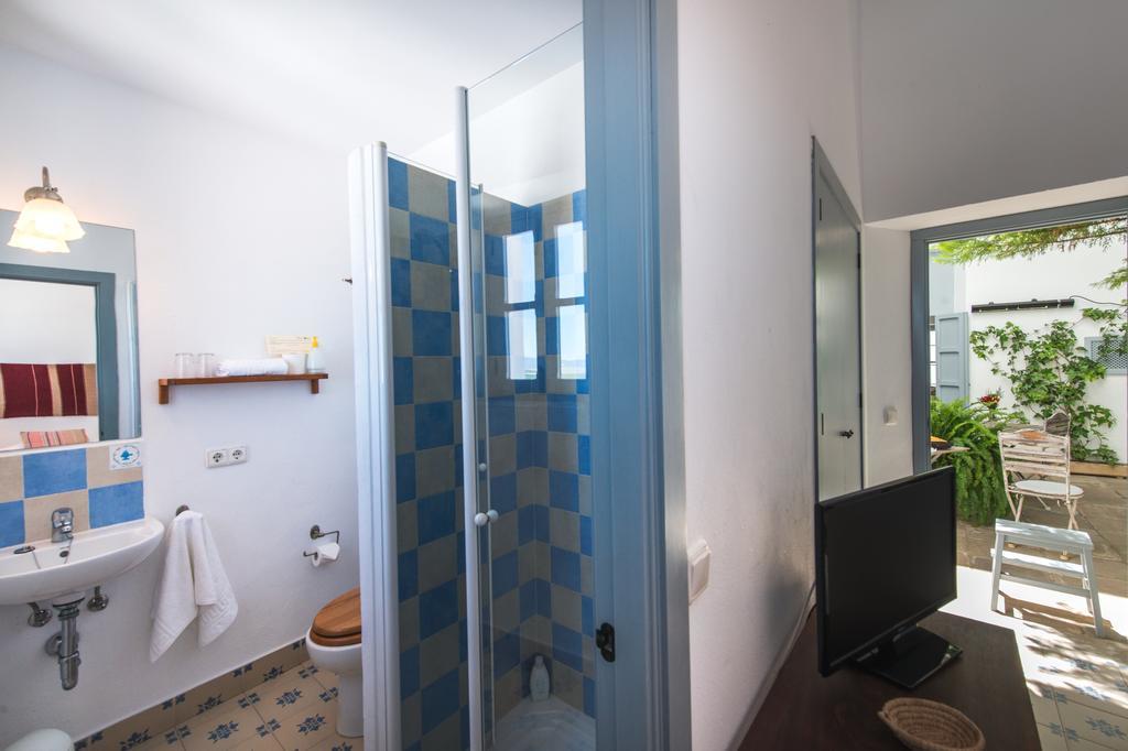 Budget Double or Twin Room,414472500:JPEG
