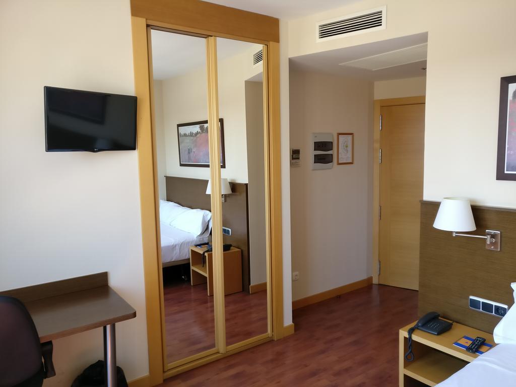 Single Room,701531521:JPEG