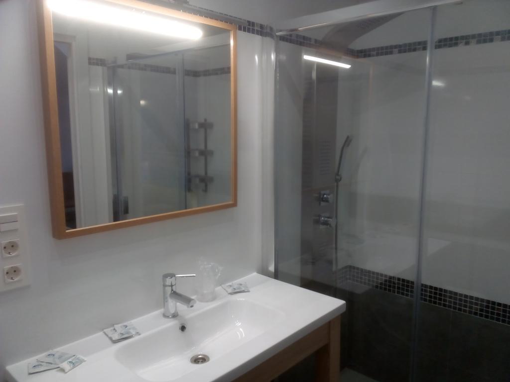Chambre Lit Queen-Size Supérieure avec Lit d'Appoint