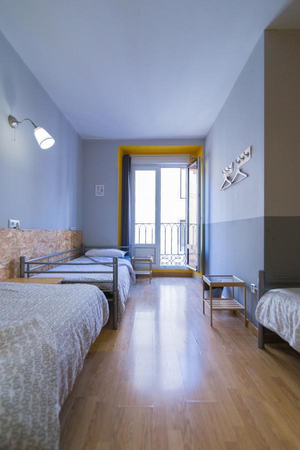 3-bed dormitory room