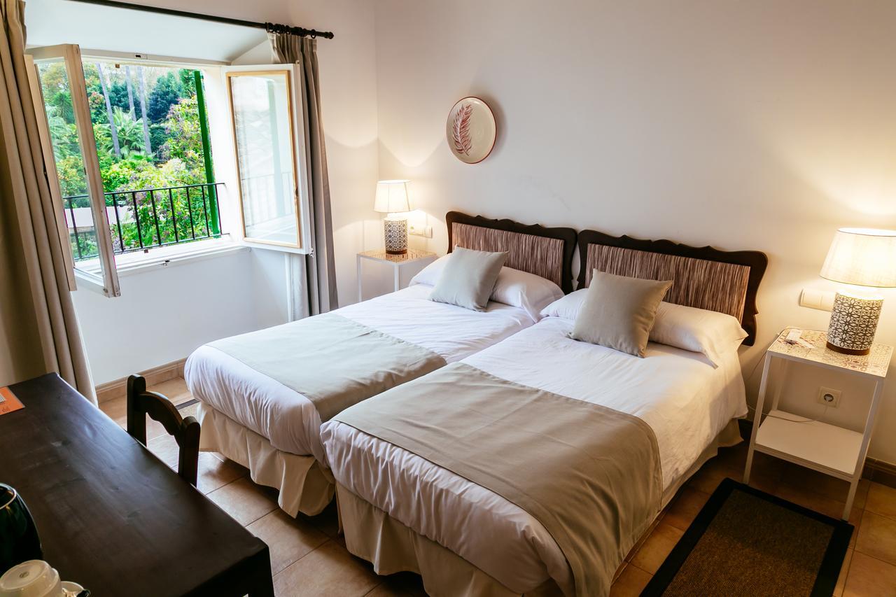 Twin Room with Mountain View